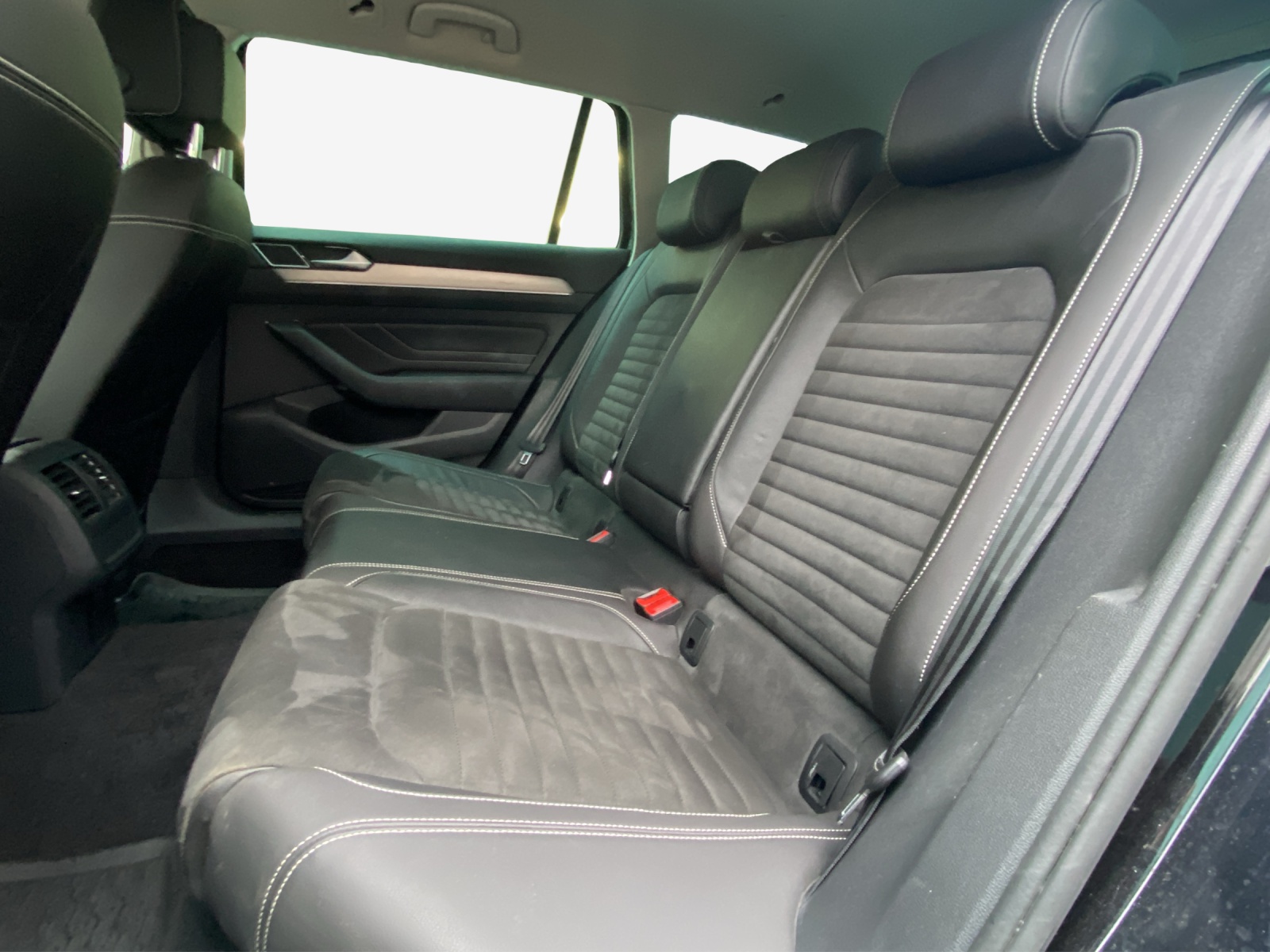 VW Passat 2.0 TDI BMT Elegance 4Motion DSG-image-11