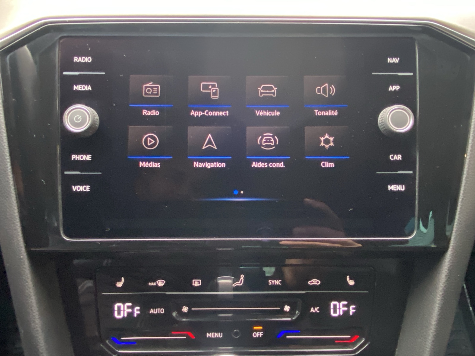 VW Passat 2.0 TDI BMT Elegance 4Motion DSG-image-14