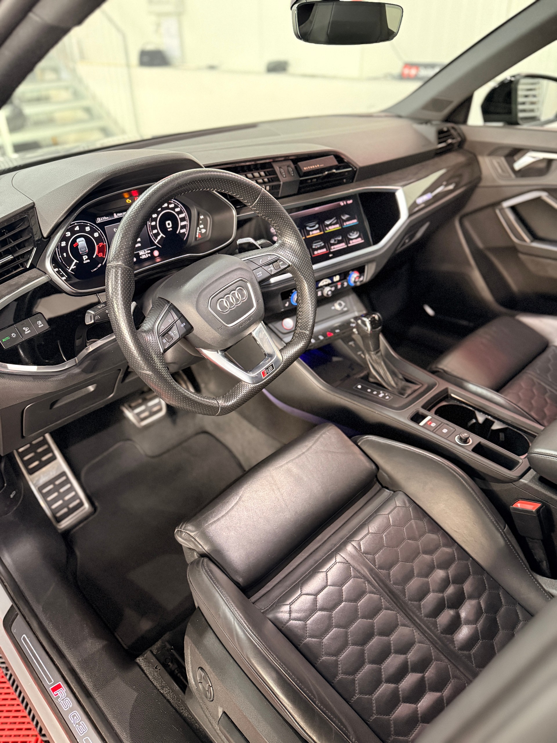 AUDI RS Q3 Sportback quattro S tronic-image-12