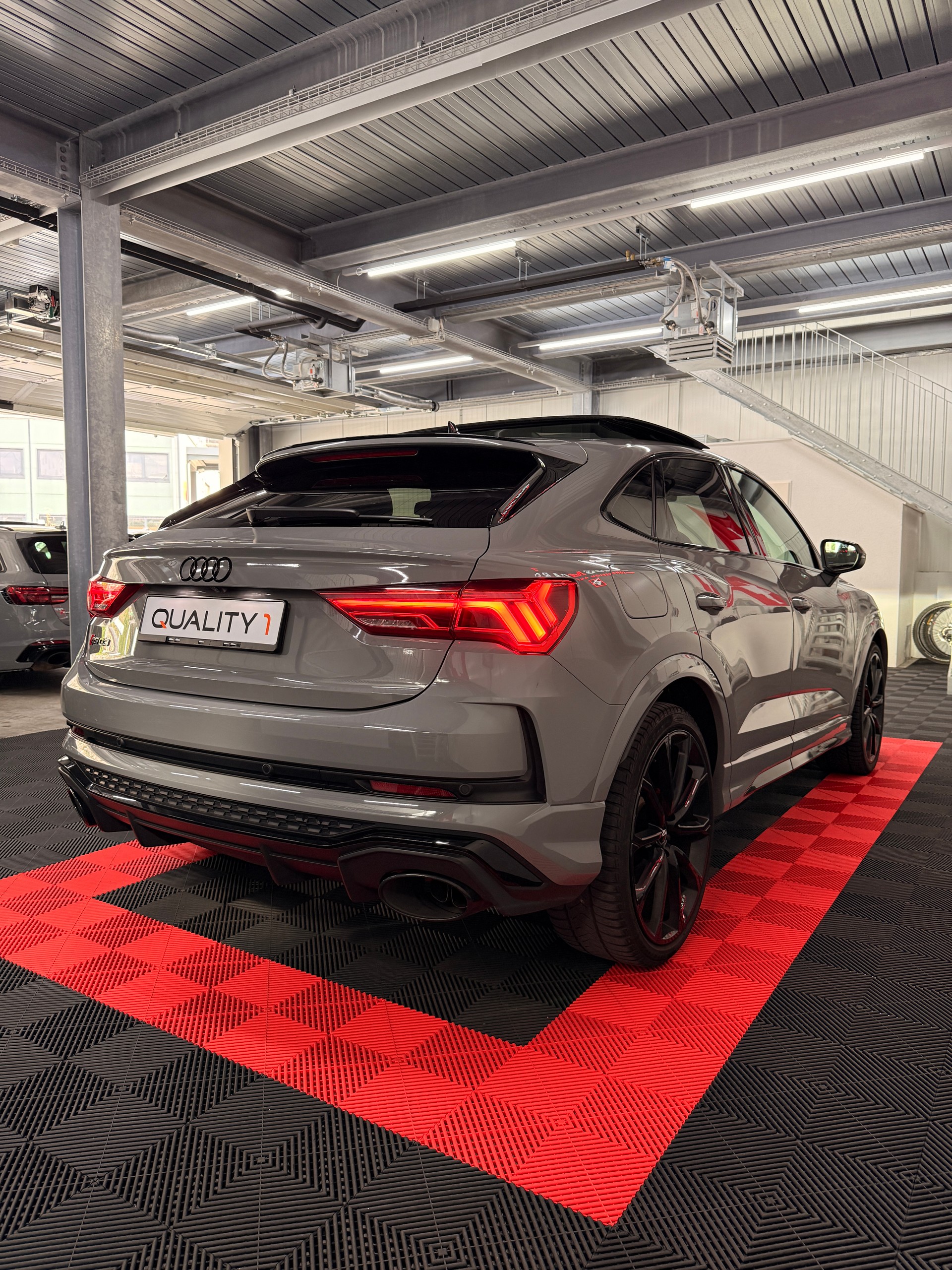 AUDI RS Q3 Sportback quattro S tronic-image-10