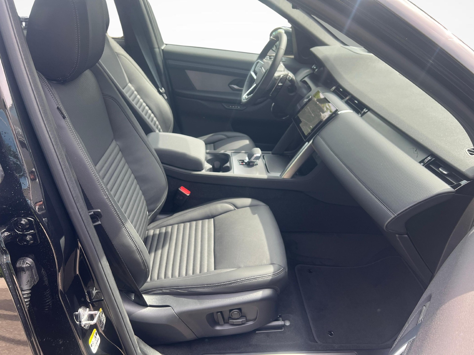 LAND ROVER Discovery Sport 1.5 T 270e Landmark-image-9