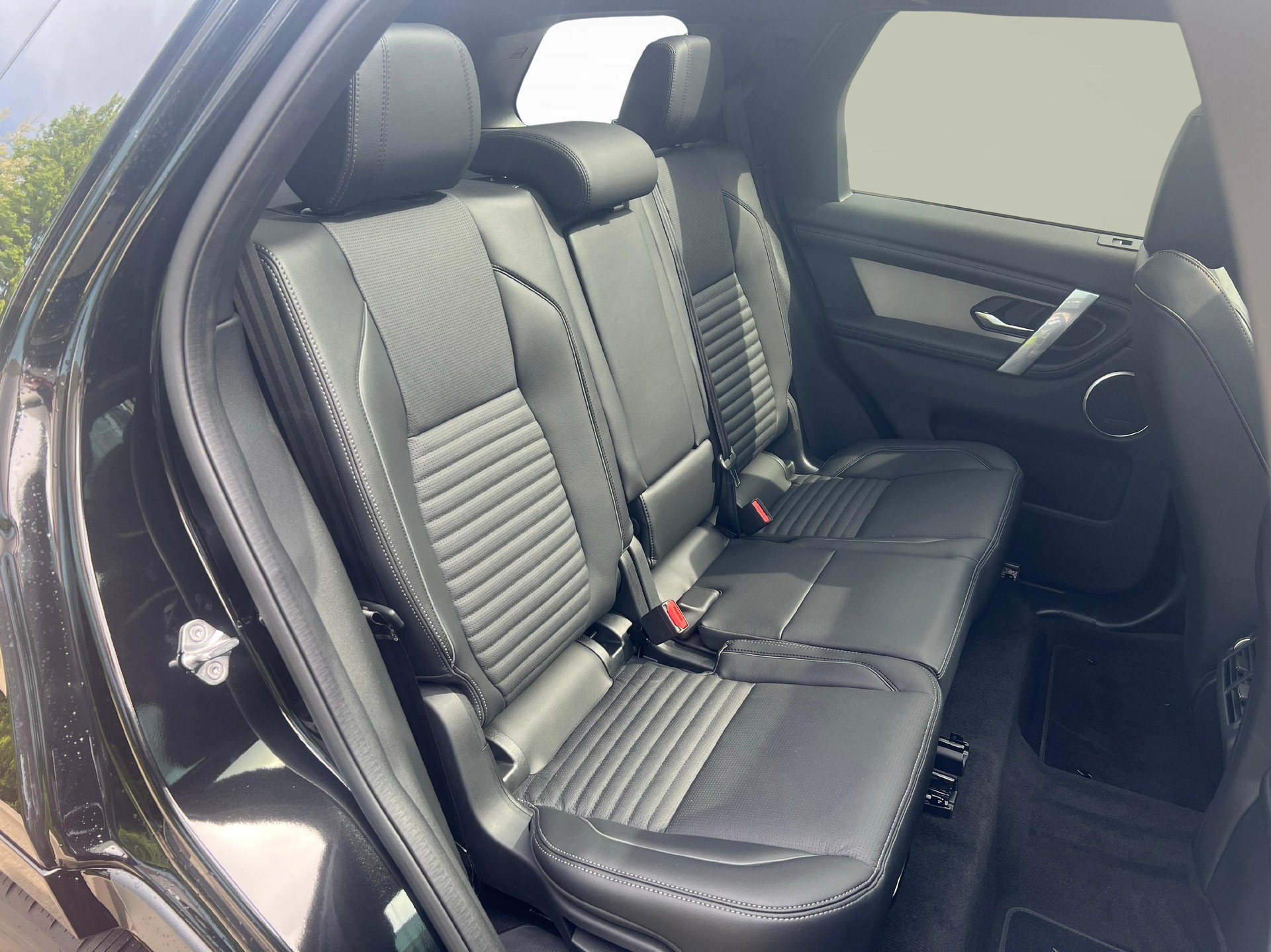 LAND ROVER Discovery Sport 1.5 T 270e Landmark-image-10
