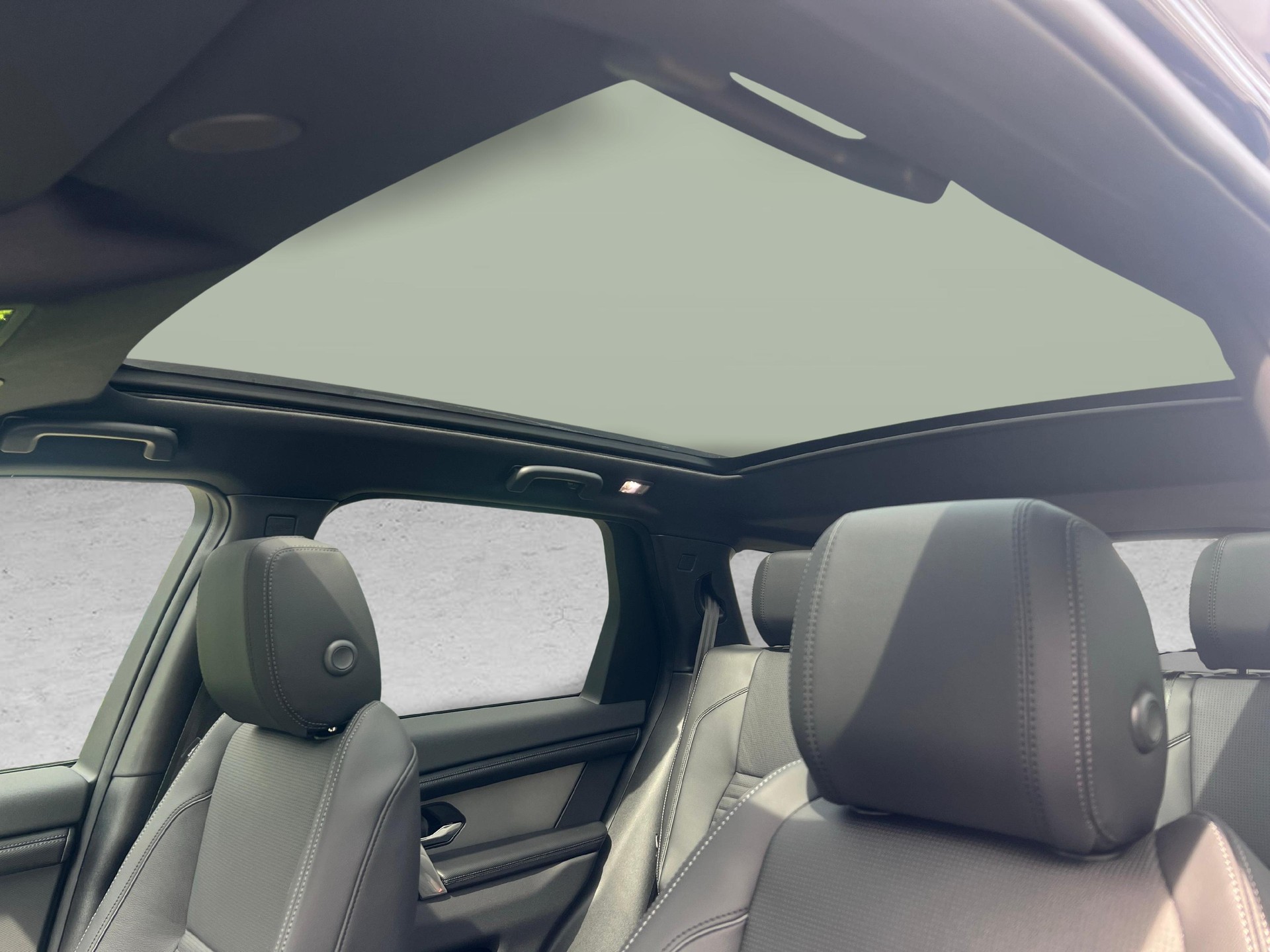 LAND ROVER Discovery Sport 1.5 T 270e Landmark-image-12