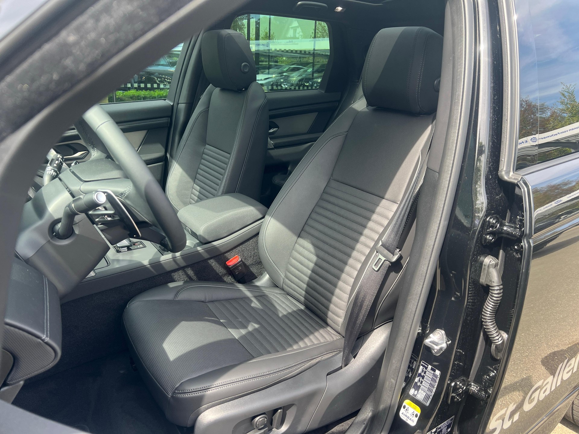 LAND ROVER Discovery Sport 1.5 T 270e Landmark-image-13