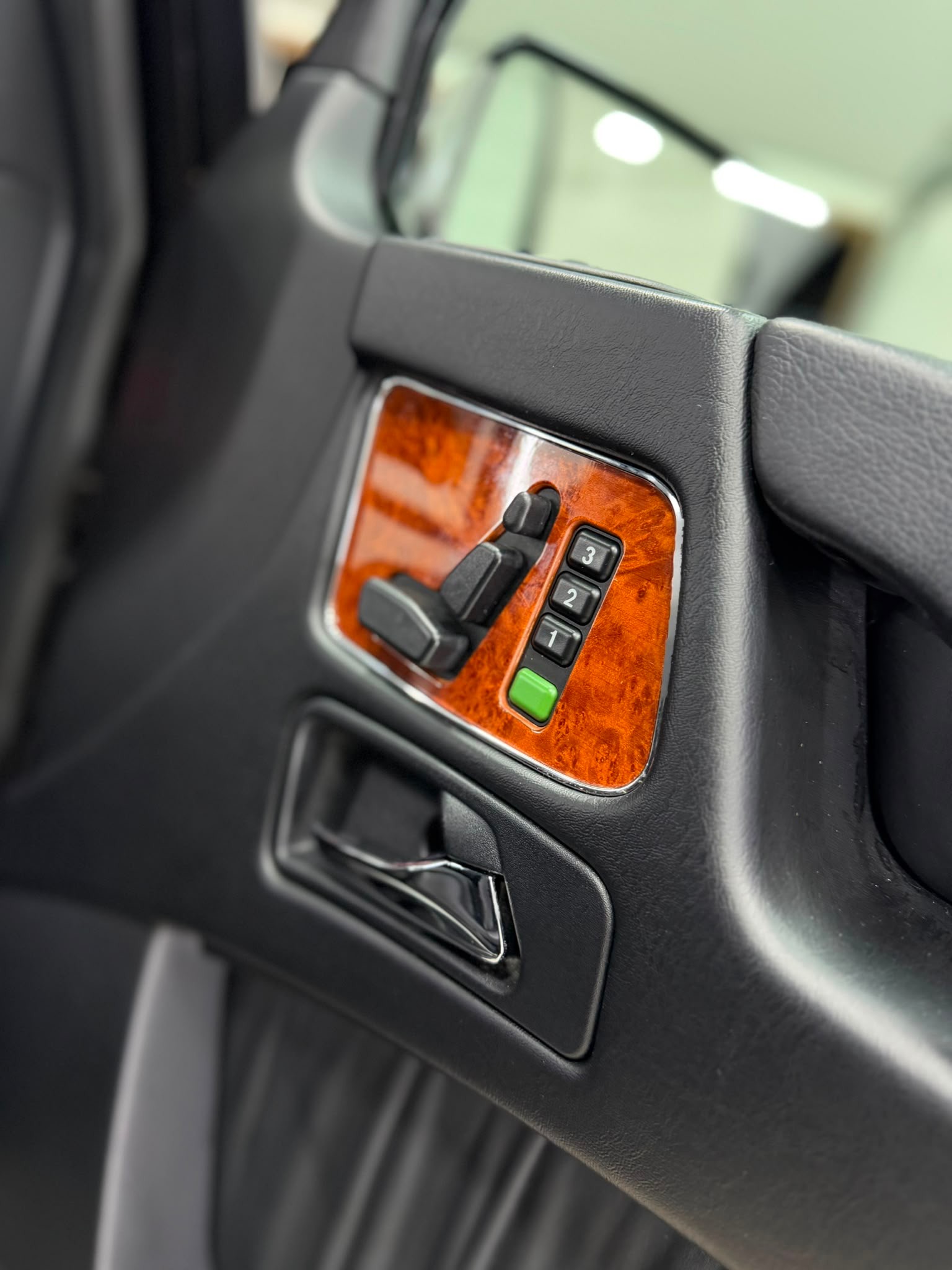 MERCEDES-BENZ G 55 AMG-image-13