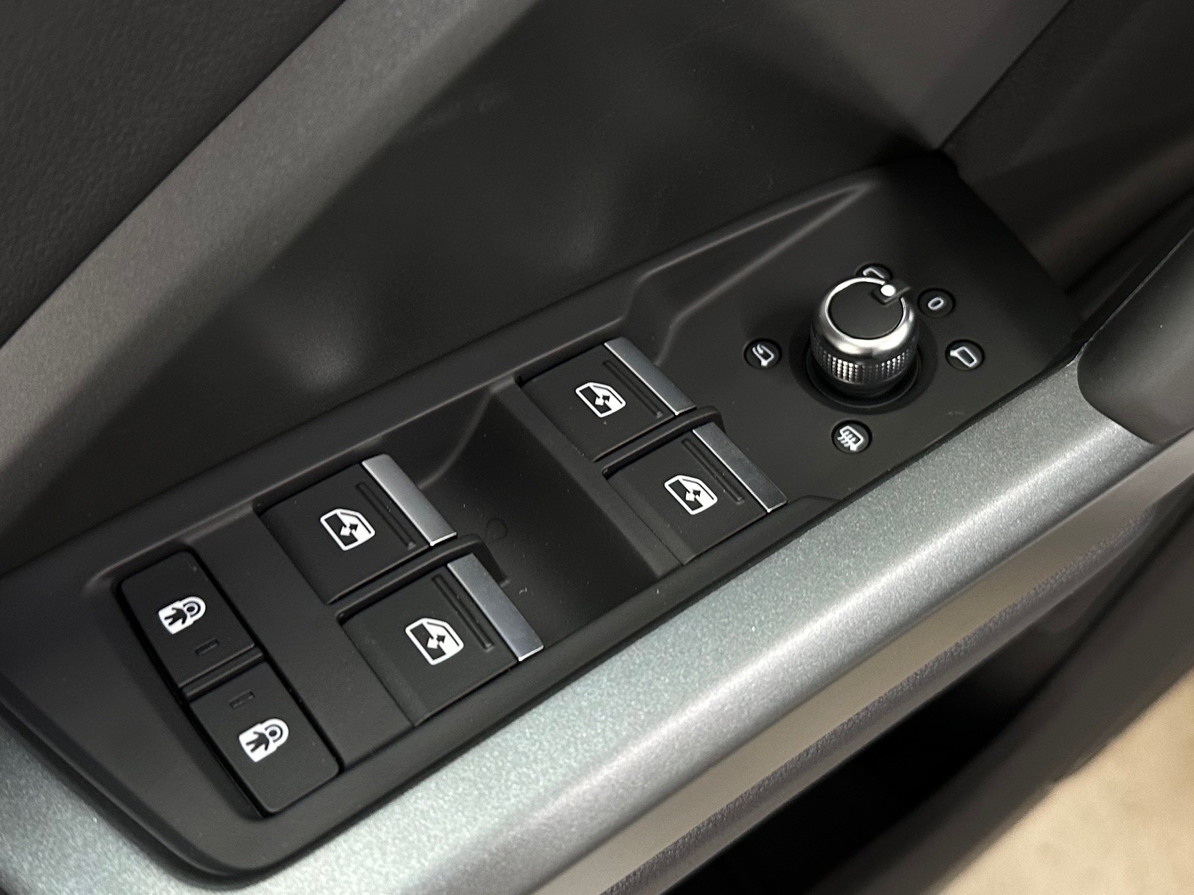 AUDI Q3 45 TFSI S line quattro S-tronic-image-12