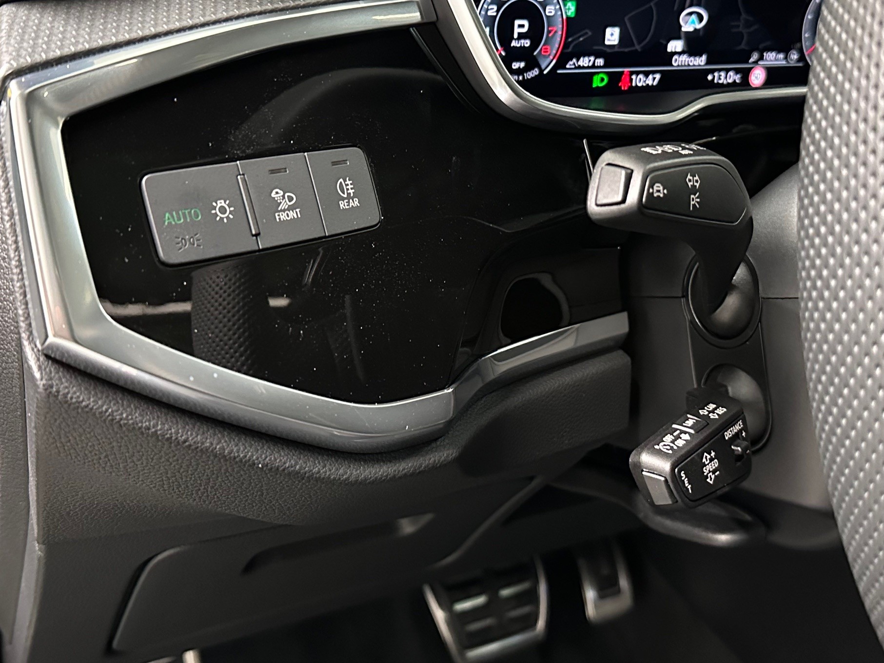 AUDI Q3 45 TFSI S line quattro S-tronic-image-11