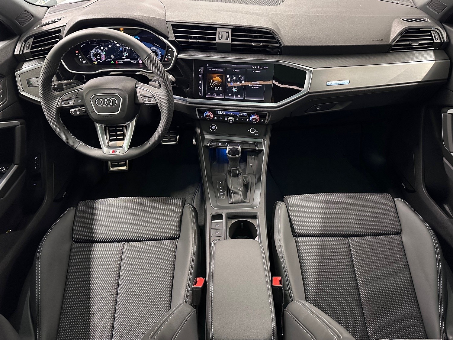 AUDI Q3 45 TFSI S line quattro S-tronic-image-6