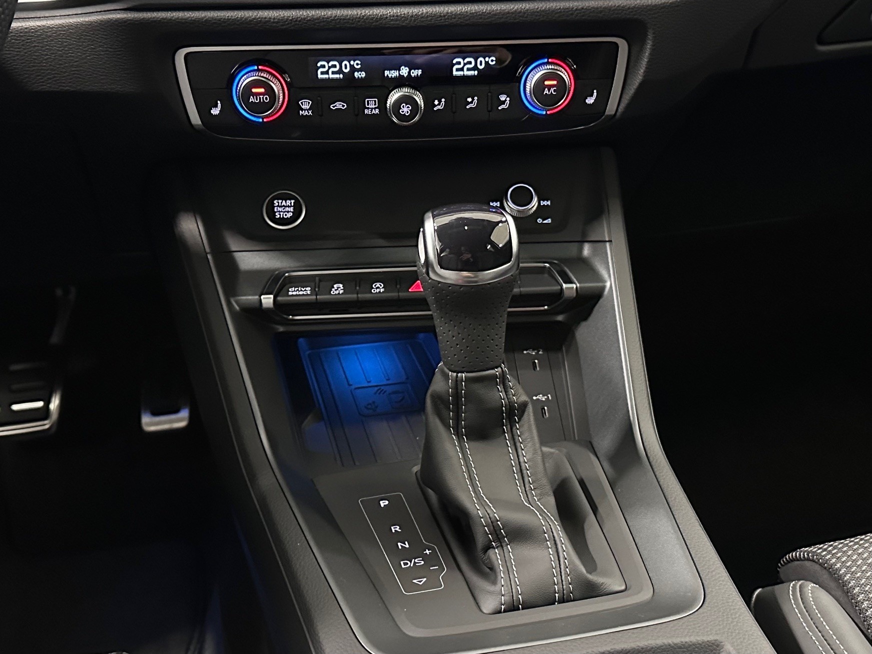 AUDI Q3 45 TFSI S line quattro S-tronic-image-8