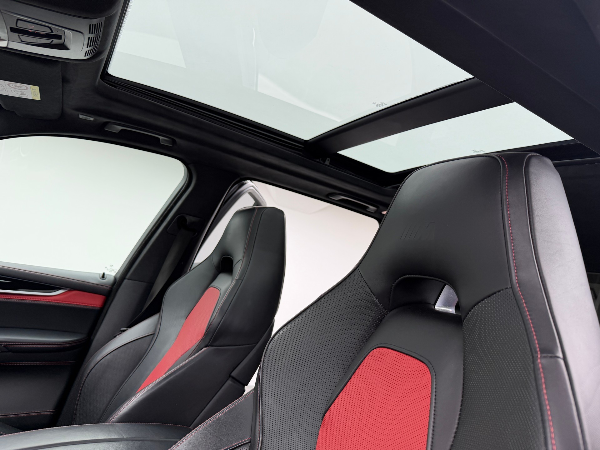 BMW X5M Edition Black Fire Steptronic / Akrapovic Abgasanlage / H&R Federn / 360° Kamera / Panoramadach / H&K Soundsystem-image-7
