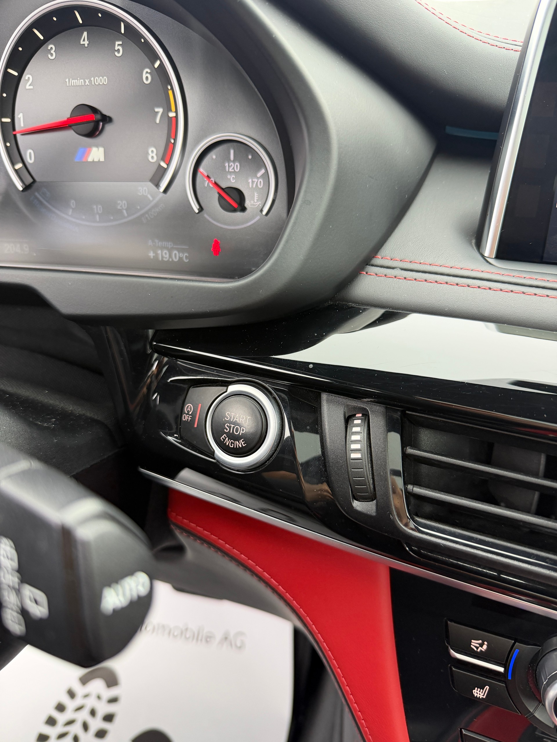 BMW X5M Edition Black Fire Steptronic / Akrapovic Abgasanlage / H&R Federn / 360° Kamera / Panoramadach / H&K Soundsystem-image-17