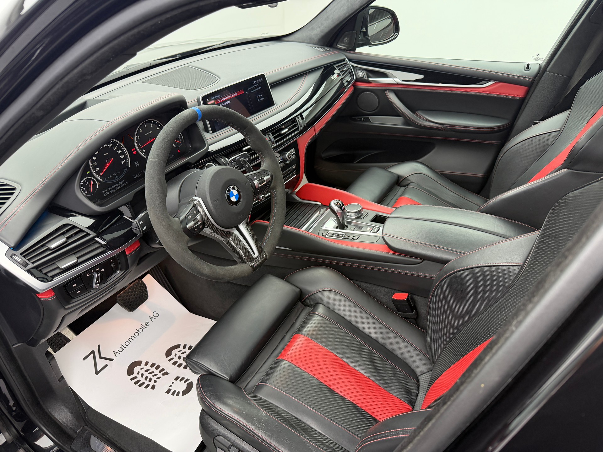BMW X5M Edition Black Fire Steptronic / Akrapovic Abgasanlage / H&R Federn / 360° Kamera / Panoramadach / H&K Soundsystem-image-6