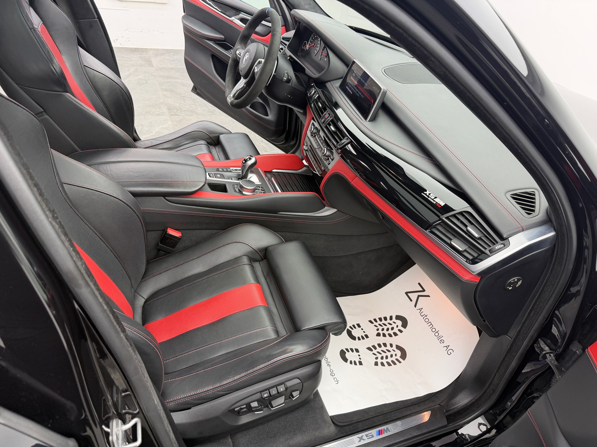 BMW X5M Edition Black Fire Steptronic / Akrapovic Abgasanlage / H&R Federn / 360° Kamera / Panoramadach / H&K Soundsystem-image-9