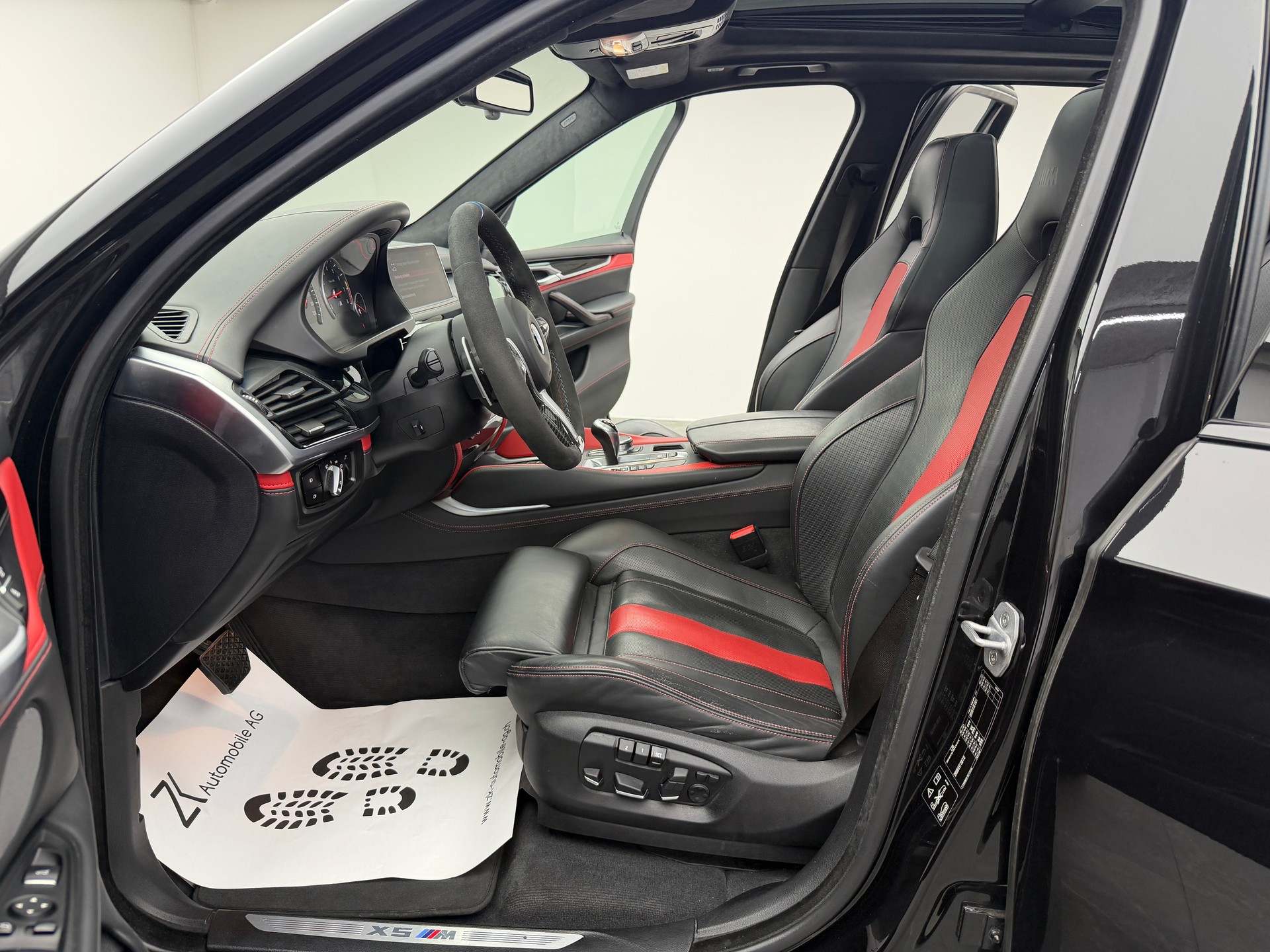 BMW X5M Edition Black Fire Steptronic / Akrapovic Abgasanlage / H&R Federn / 360° Kamera / Panoramadach / H&K Soundsystem-image-5