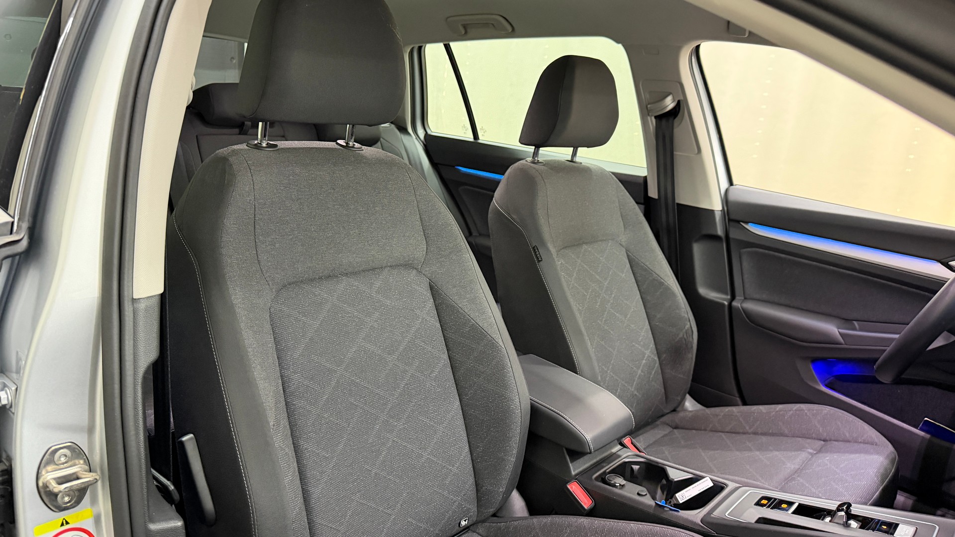 VW Golf Variant 1.5 eTSI mHEV Life-image-11