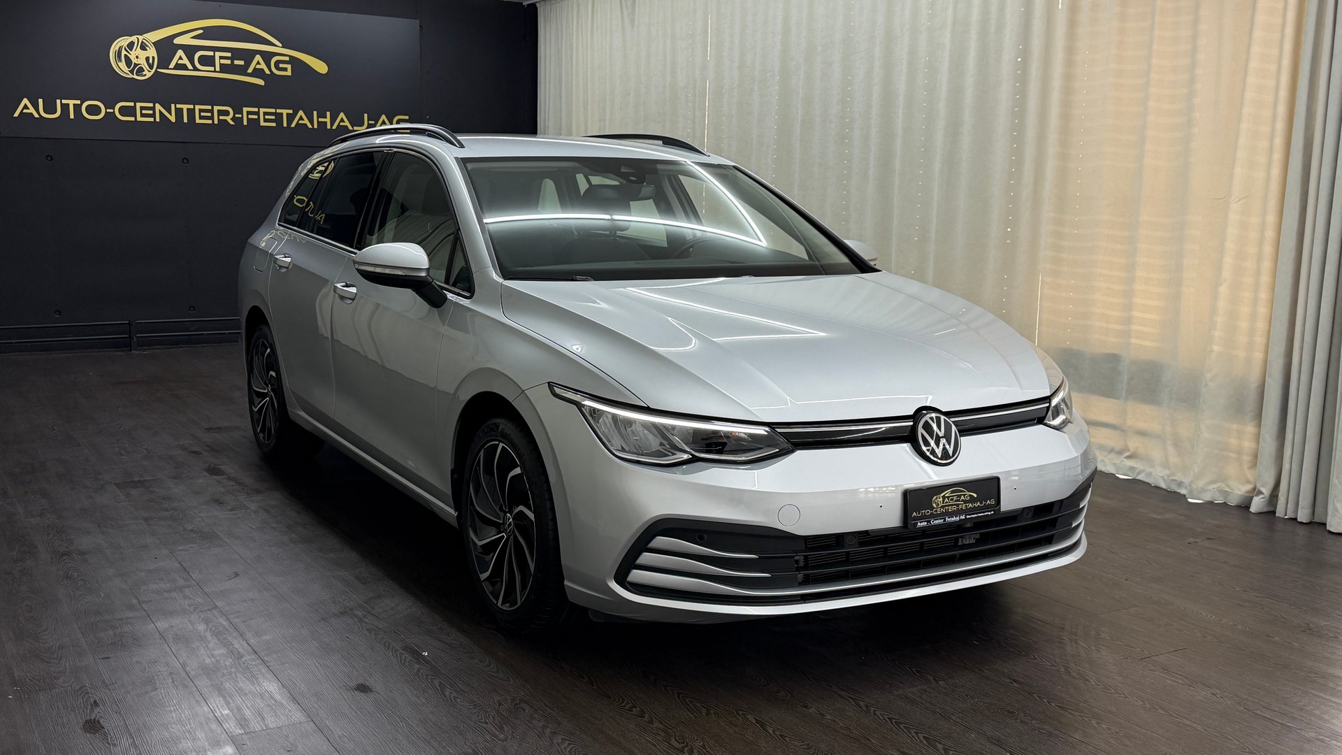 VW Golf Variant 1.5 eTSI mHEV Life-image-2