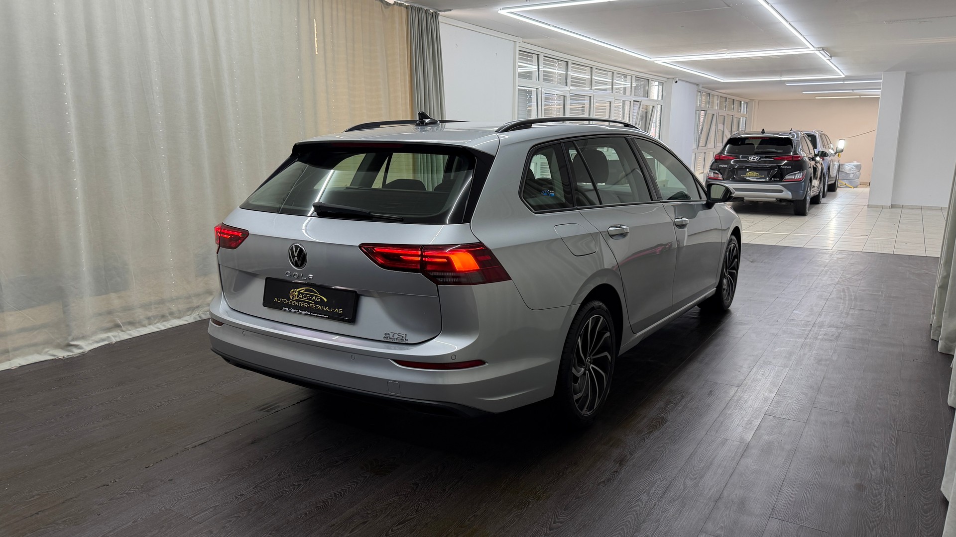 VW Golf Variant 1.5 eTSI mHEV Life-image-3
