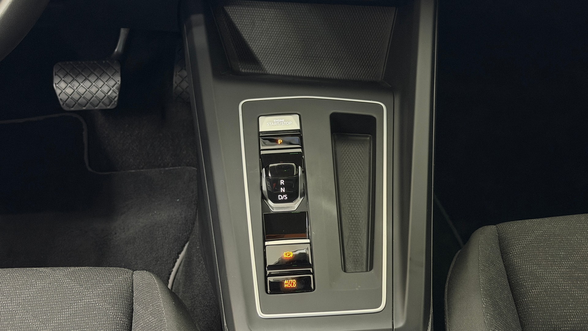VW Golf Variant 1.5 eTSI mHEV Life-image-13