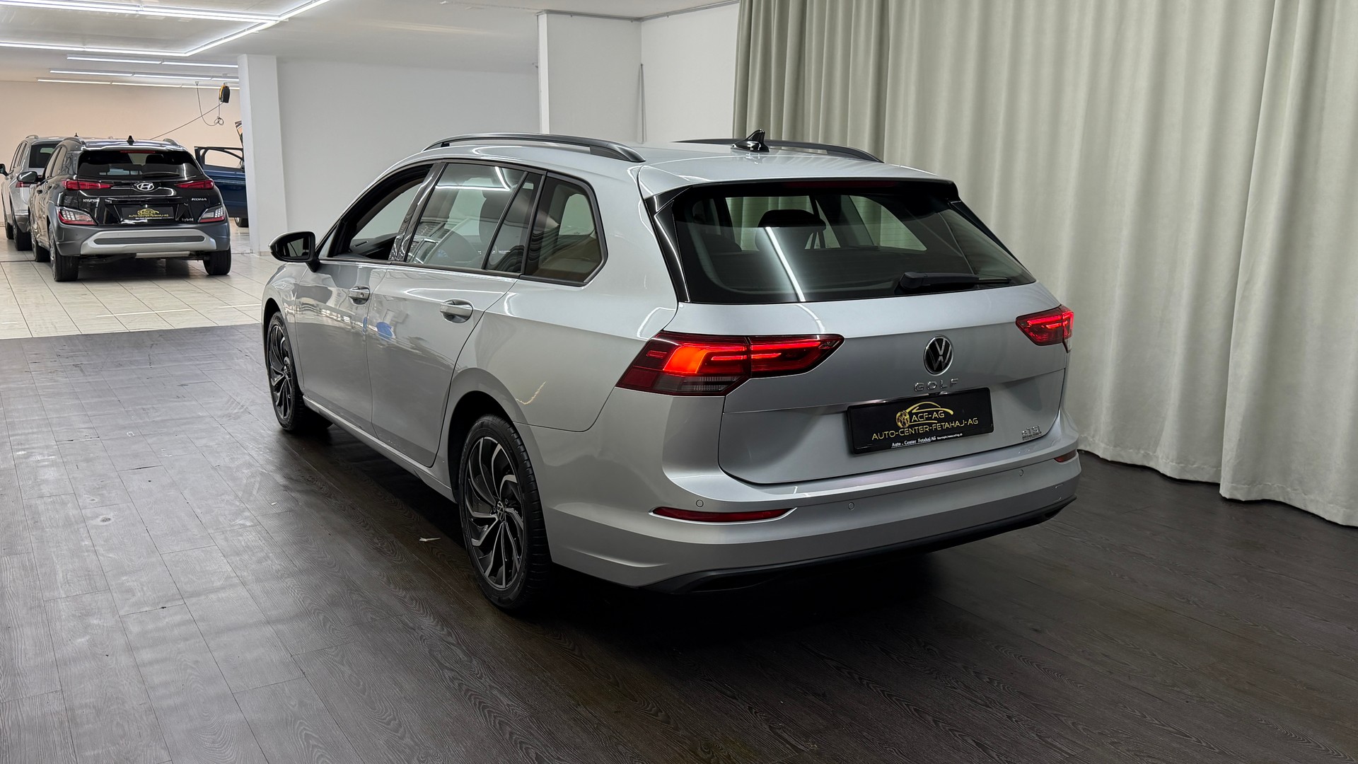 VW Golf Variant 1.5 eTSI mHEV Life-image-5