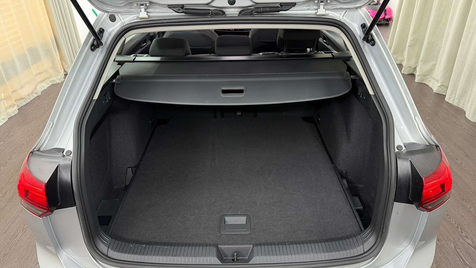 VW Golf Variant 1.5 eTSI mHEV Life-image-17