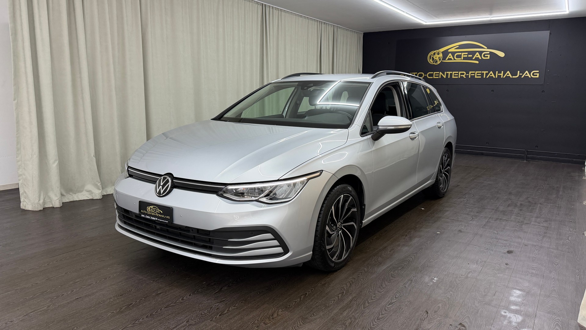 VW Golf Variant 1.5 eTSI mHEV Life-image-0