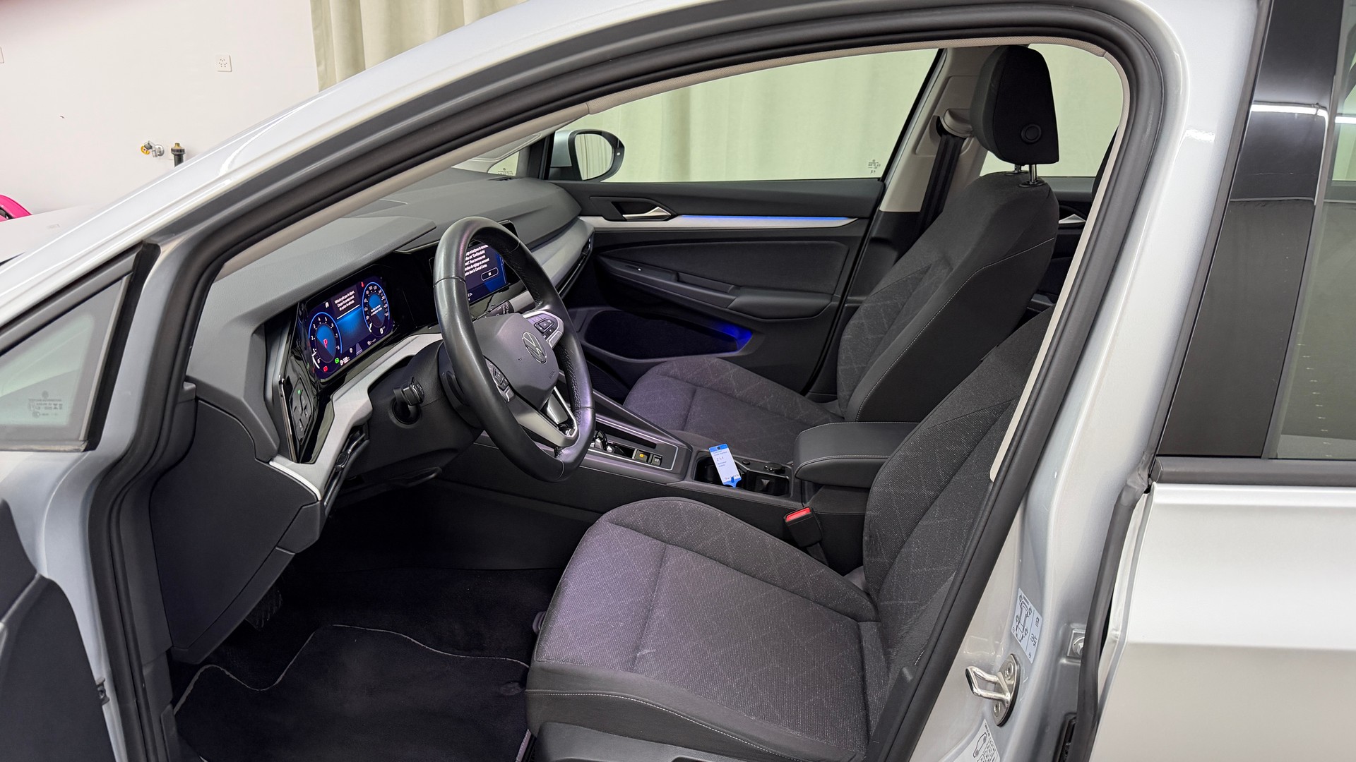 VW Golf Variant 1.5 eTSI mHEV Life-image-6