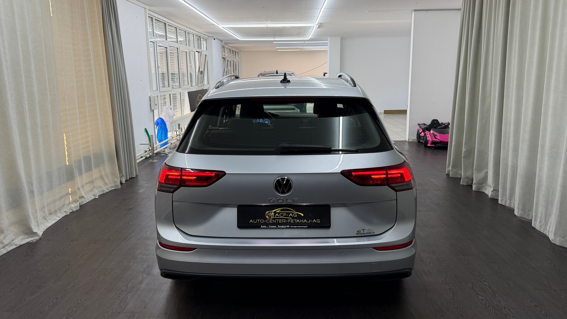 VW Golf Variant 1.5 eTSI mHEV Life-image-4