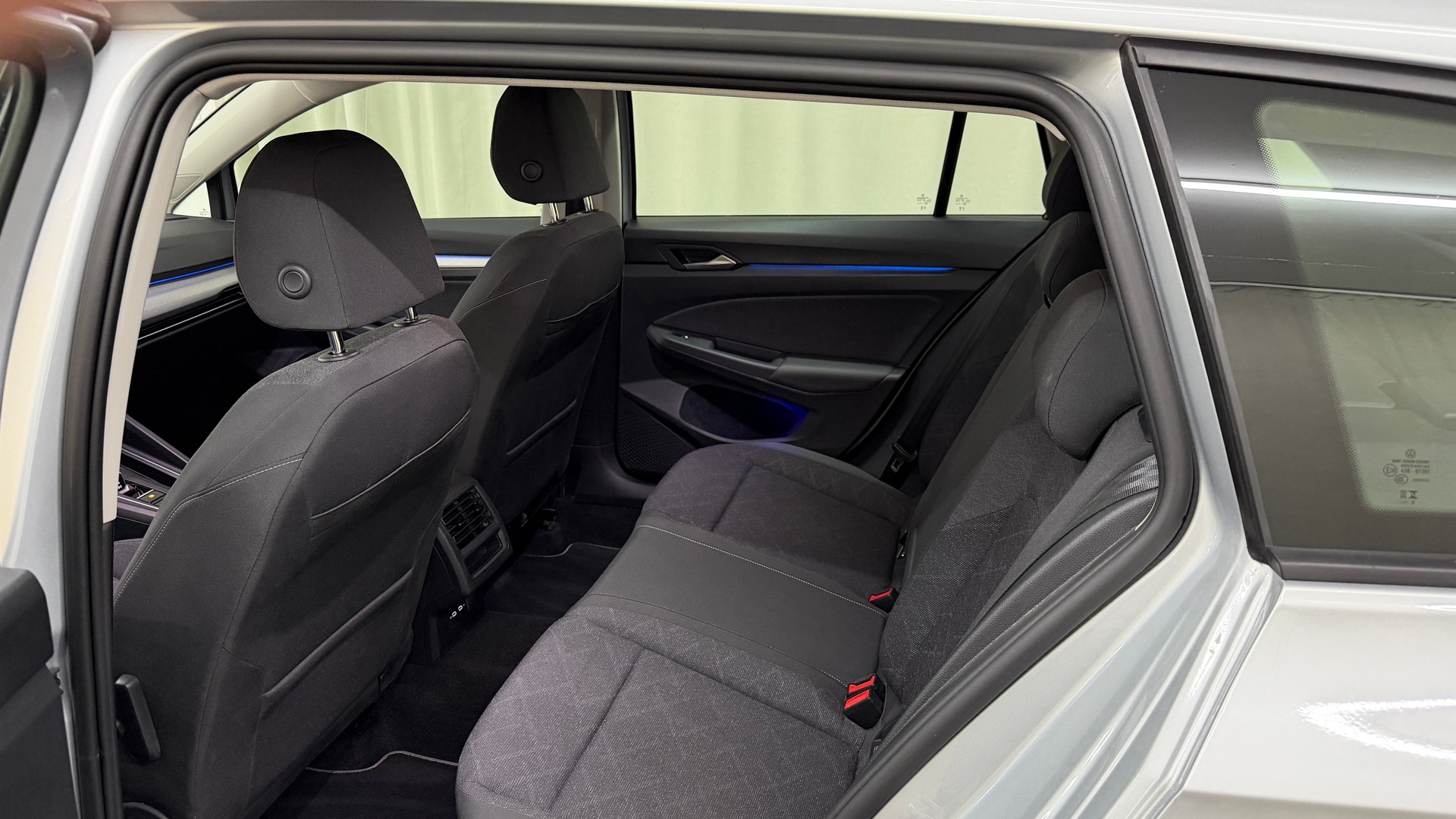 VW Golf Variant 1.5 eTSI mHEV Life-image-12