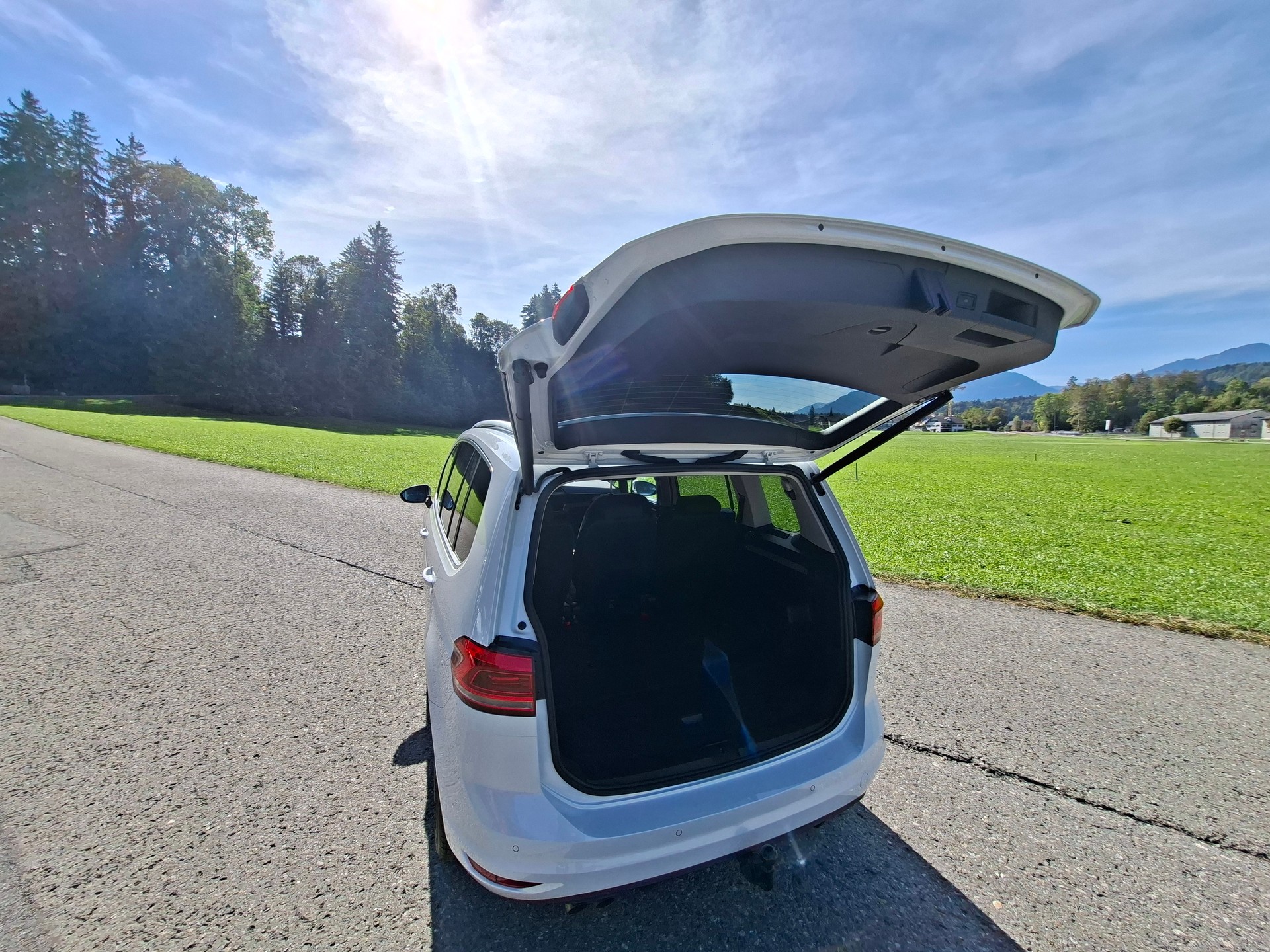 VW Touran 2.0 TDI BlueMotion Technology Highline DSG *CH-Fahrzeug mit Anhängerkupplung*-image-6