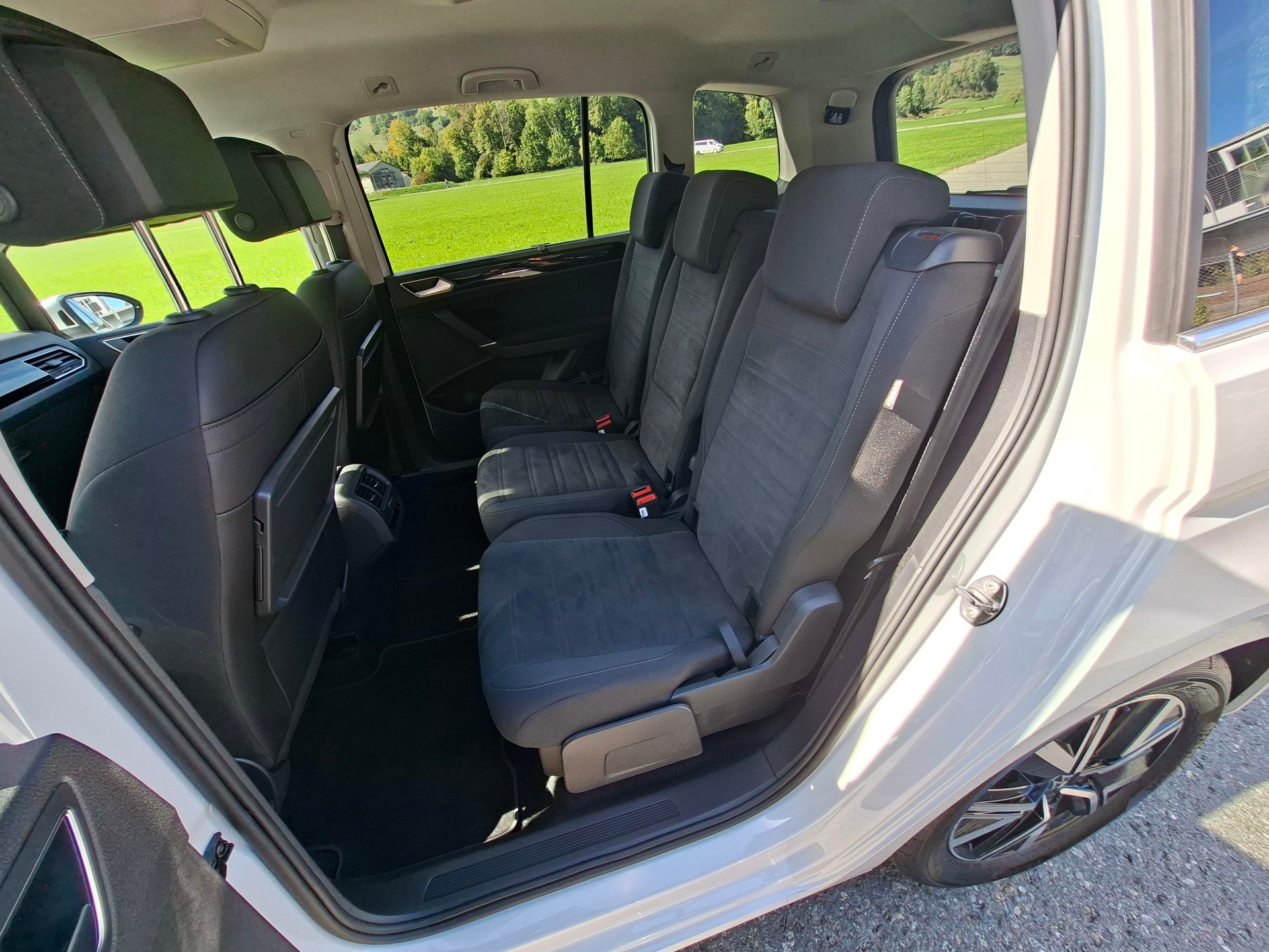 VW Touran 2.0 TDI BlueMotion Technology Highline DSG *CH-Fahrzeug mit Anhängerkupplung*-image-14