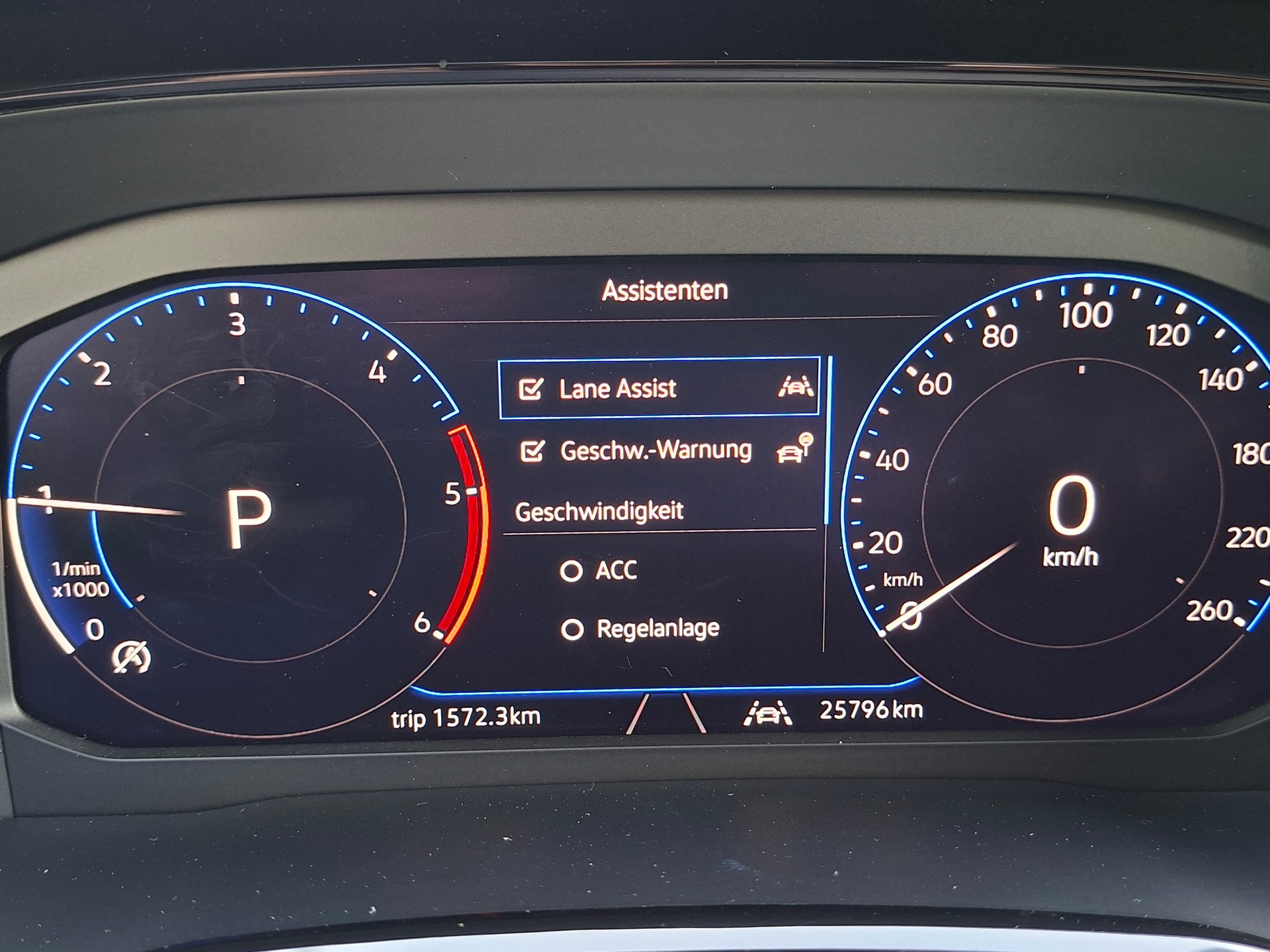 VW Touran 2.0 TDI BlueMotion Technology Highline DSG *CH-Fahrzeug mit Anhängerkupplung*-image-8