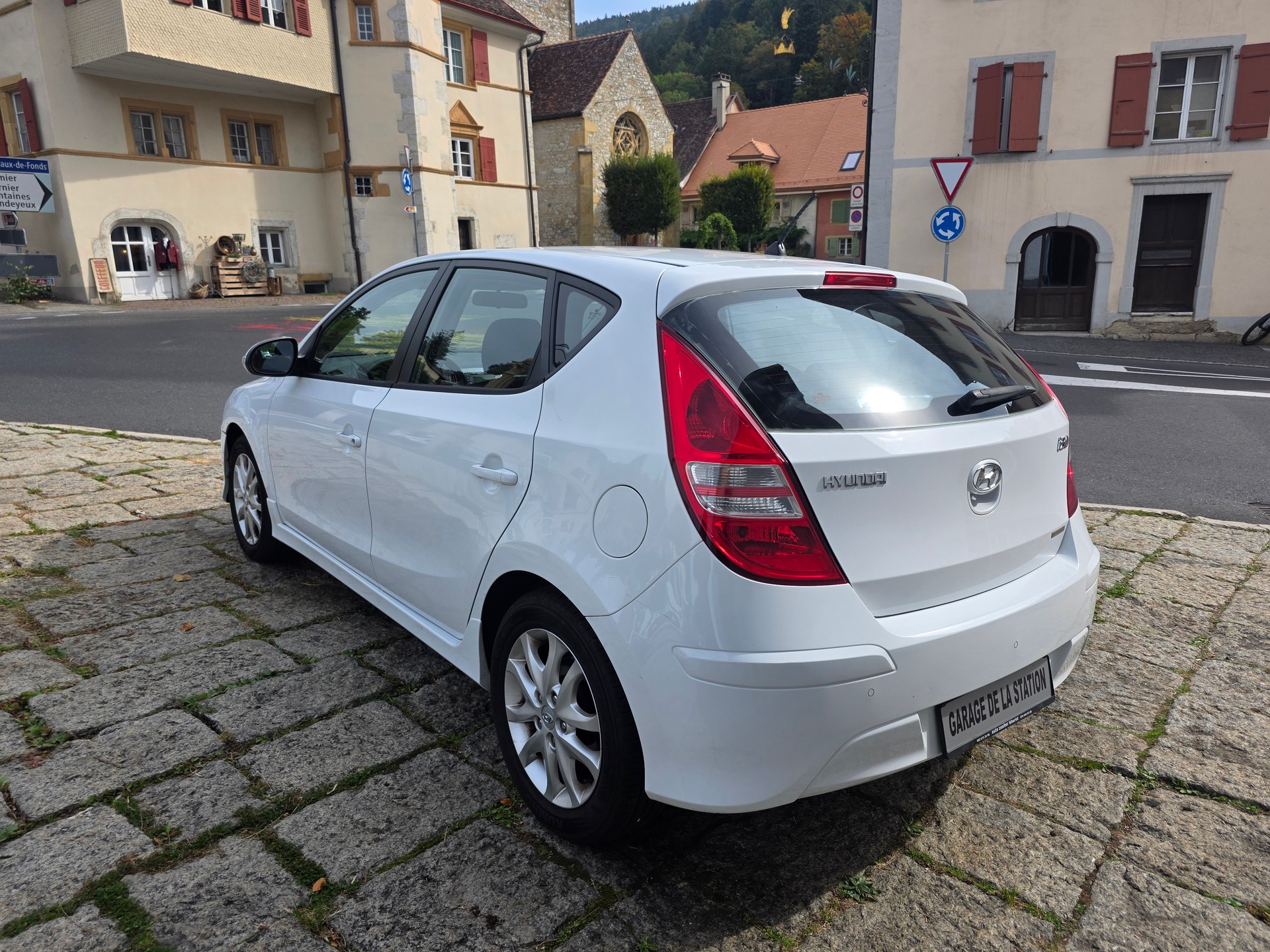 HYUNDAI i30 1.6 Swiss Plus Edition Automatic-image-5