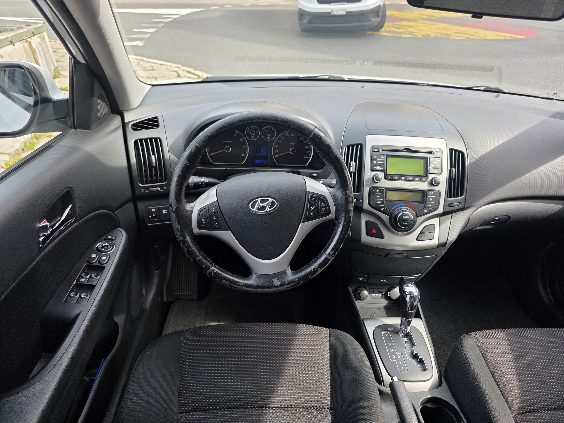 HYUNDAI i30 1.6 Swiss Plus Edition Automatic-image-6