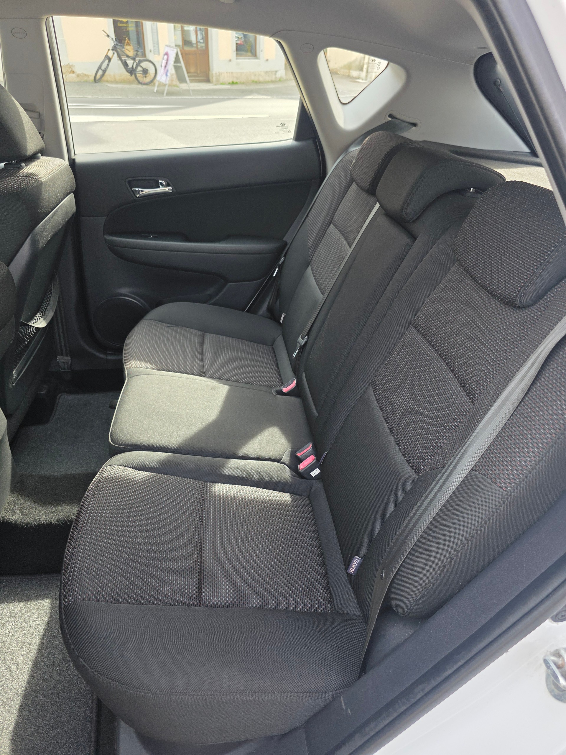 HYUNDAI i30 1.6 Swiss Plus Edition Automatic-image-9