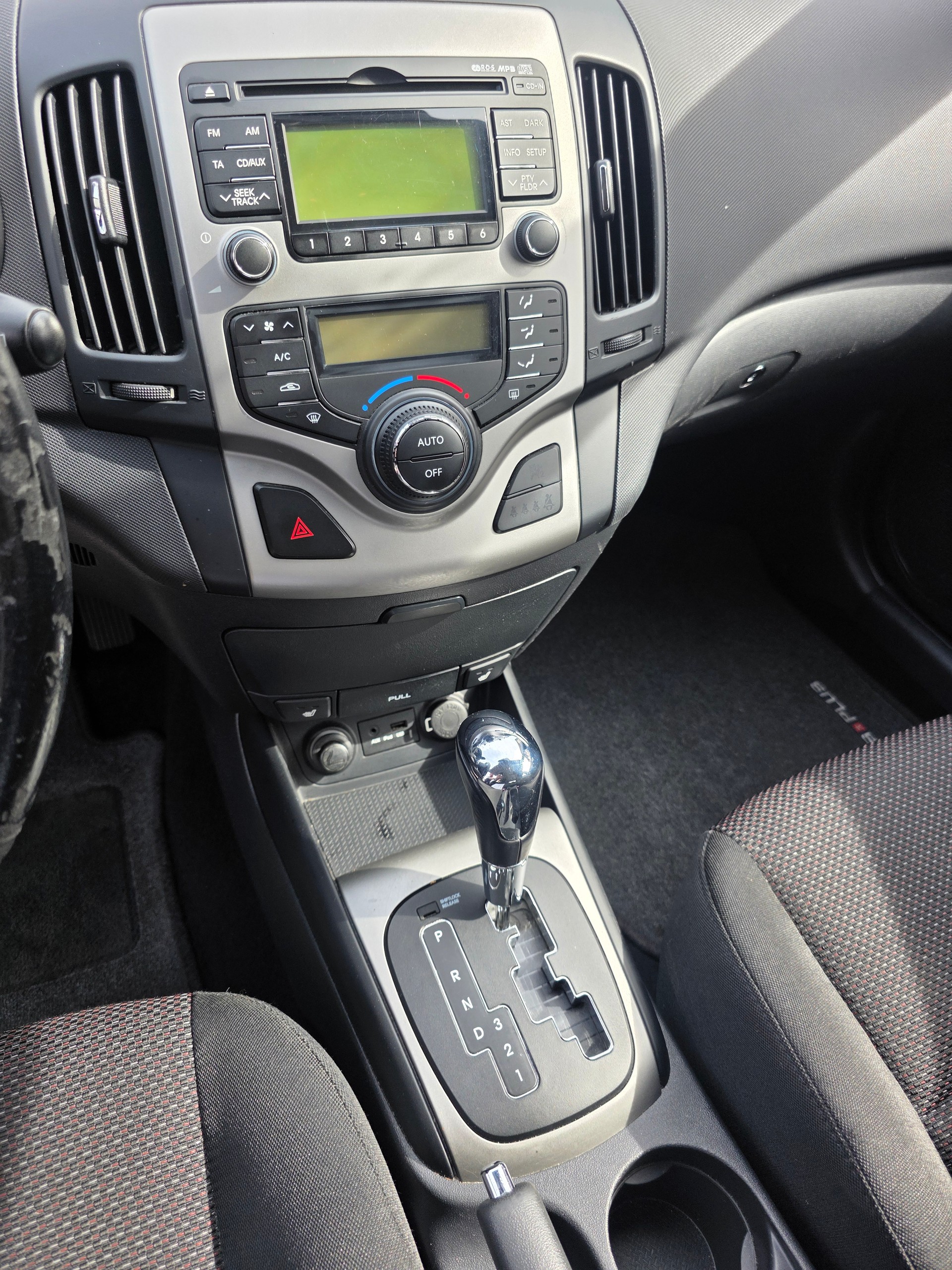 HYUNDAI i30 1.6 Swiss Plus Edition Automatic-image-7
