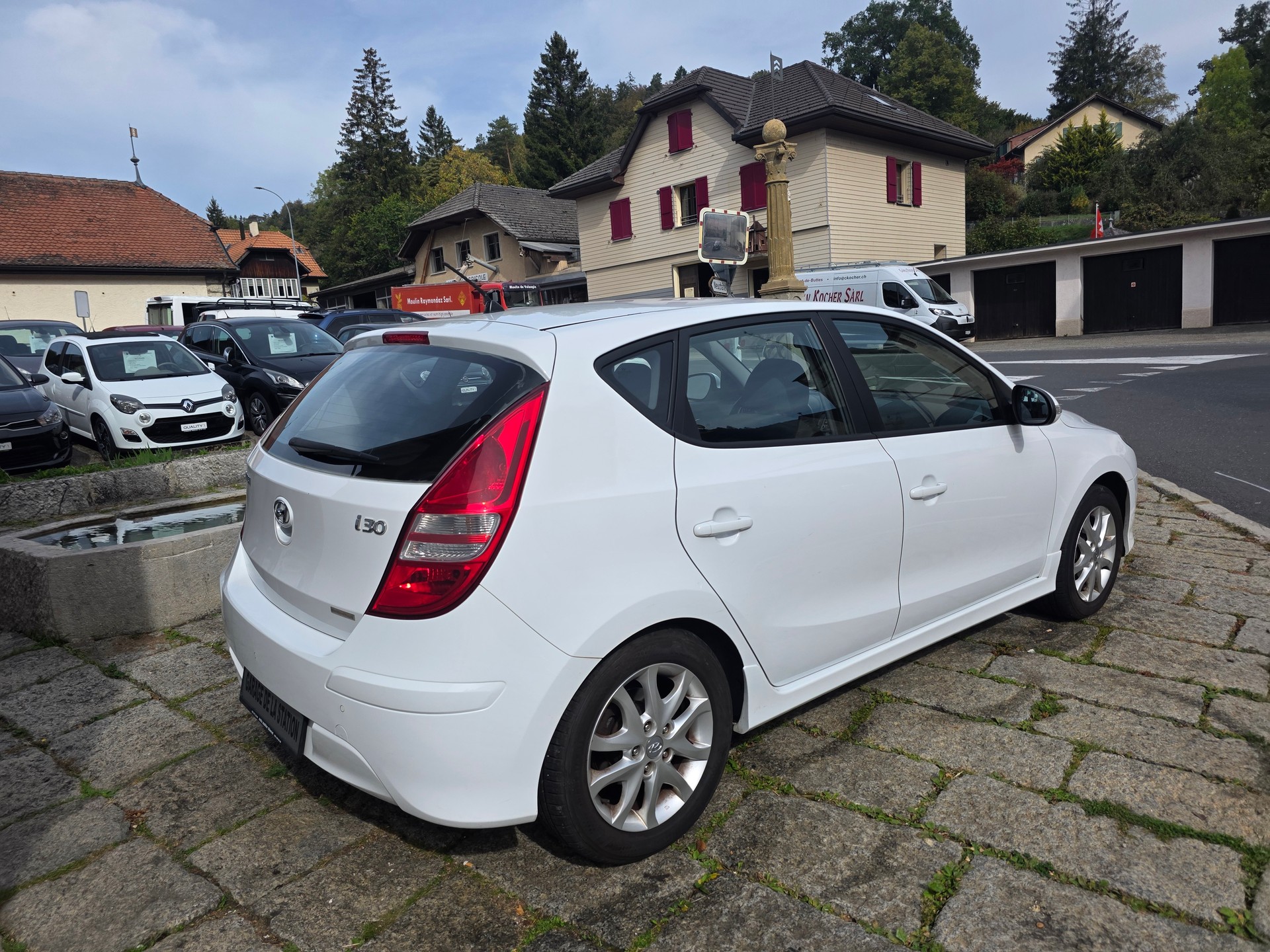 HYUNDAI i30 1.6 Swiss Plus Edition Automatic-image-3