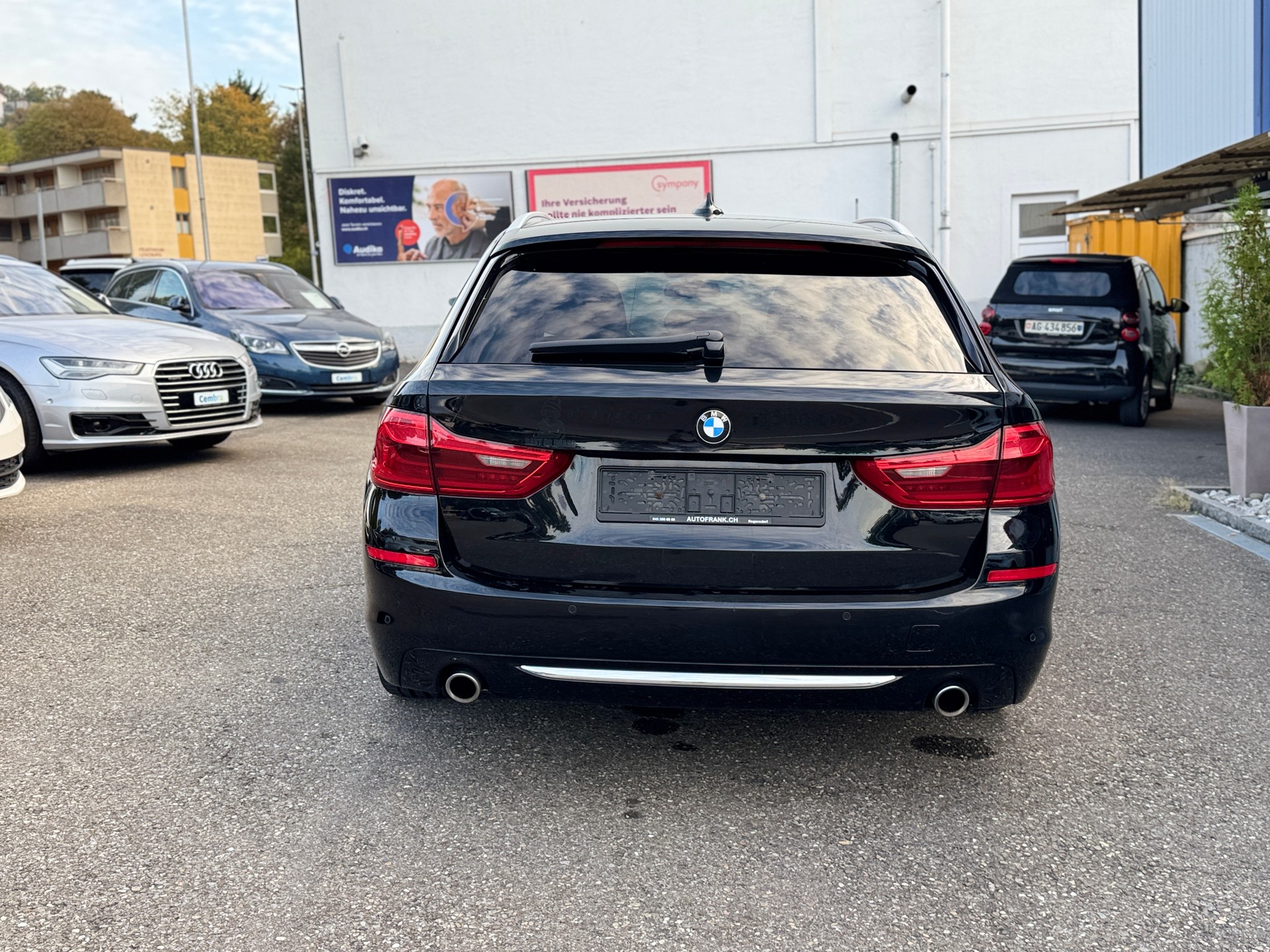 BMW 530d xDrive Touring Luxury Line Steptronic-image-2