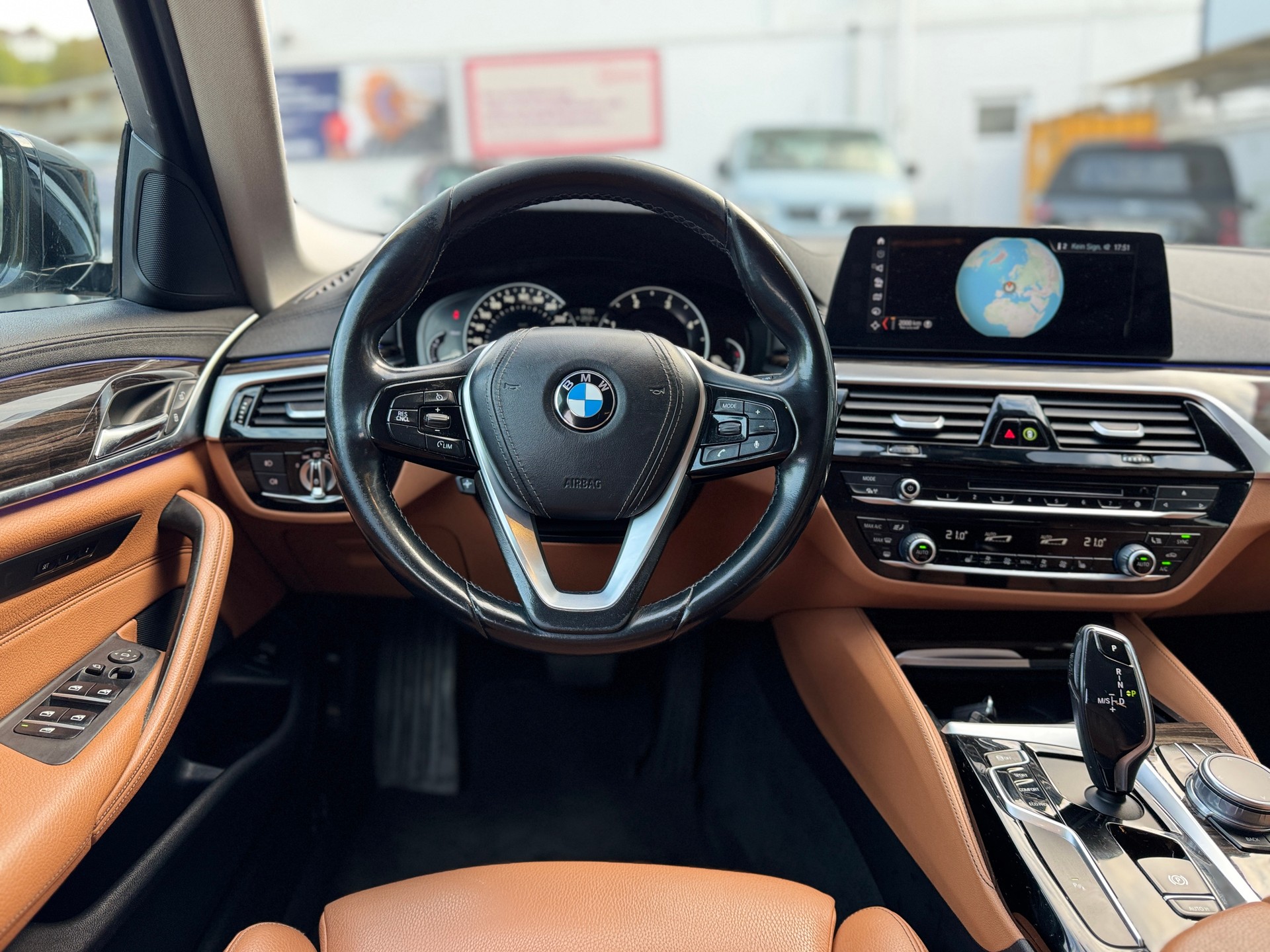 BMW 530d xDrive Touring Luxury Line Steptronic-image-12