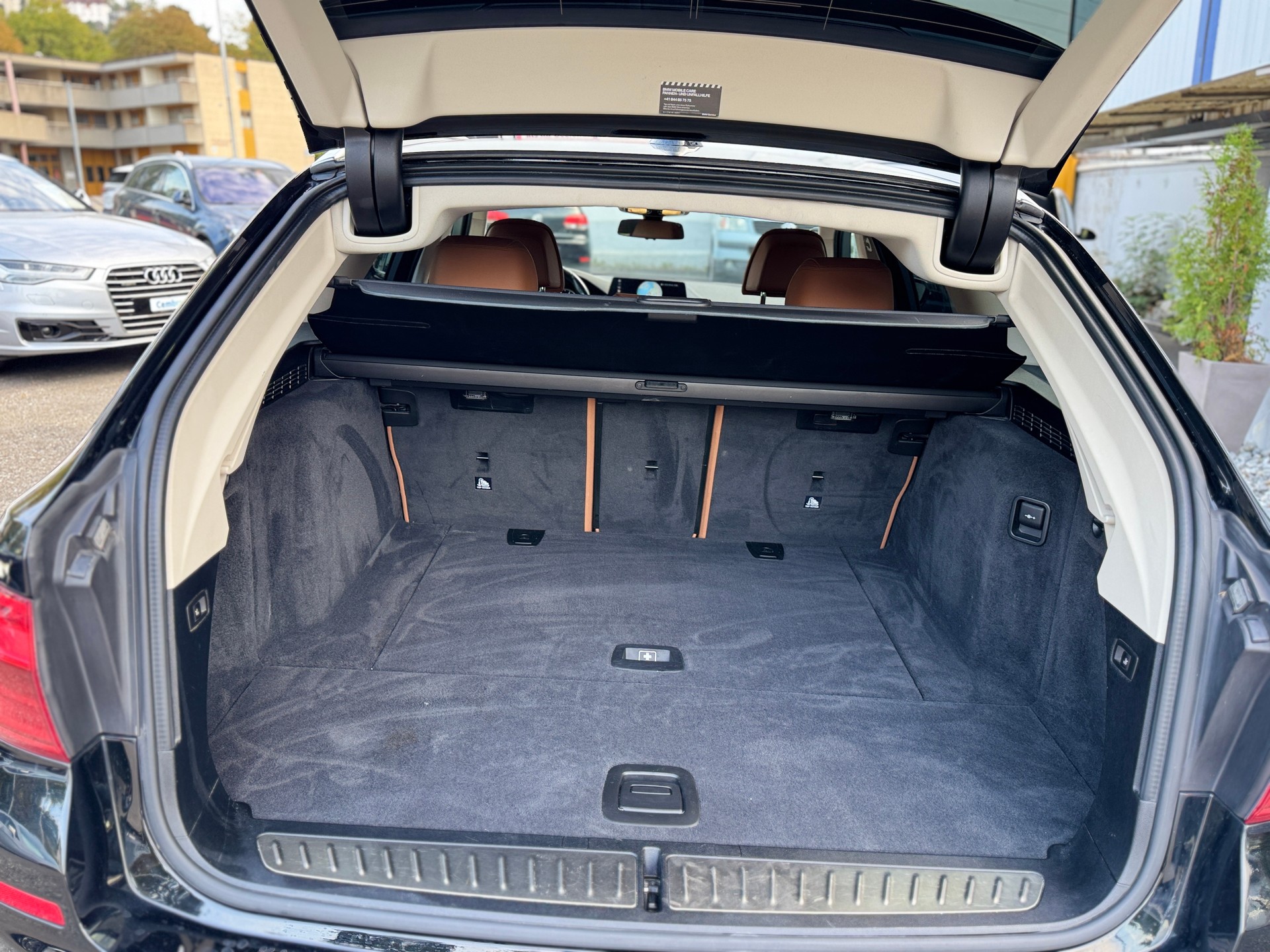 BMW 530d xDrive Touring Luxury Line Steptronic-image-8