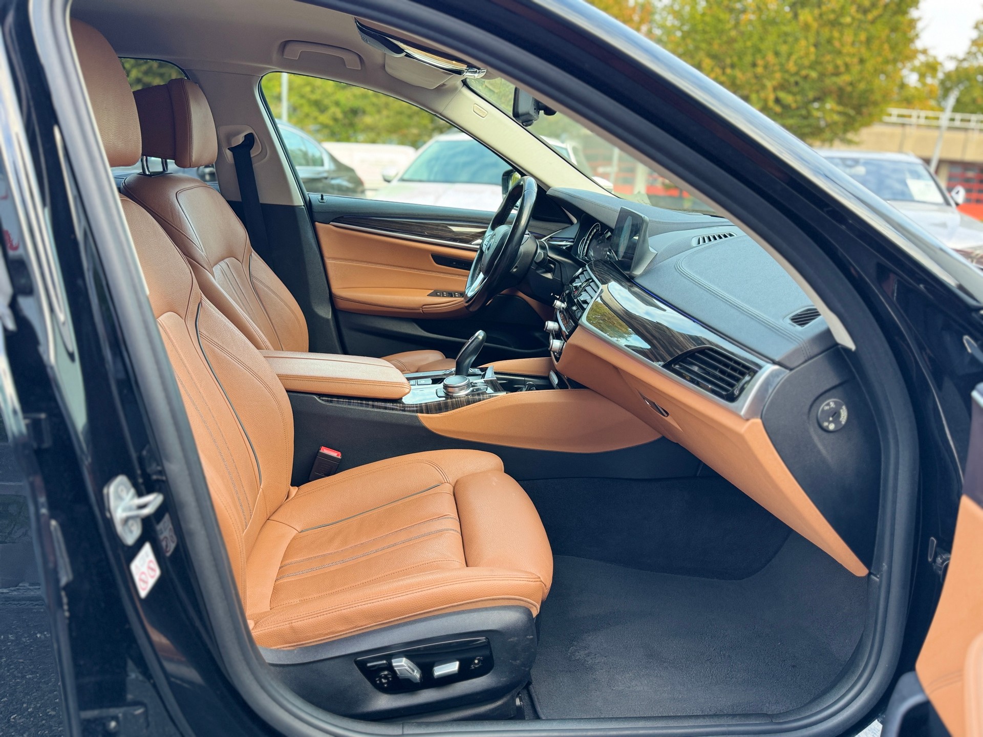 BMW 530d xDrive Touring Luxury Line Steptronic-image-10