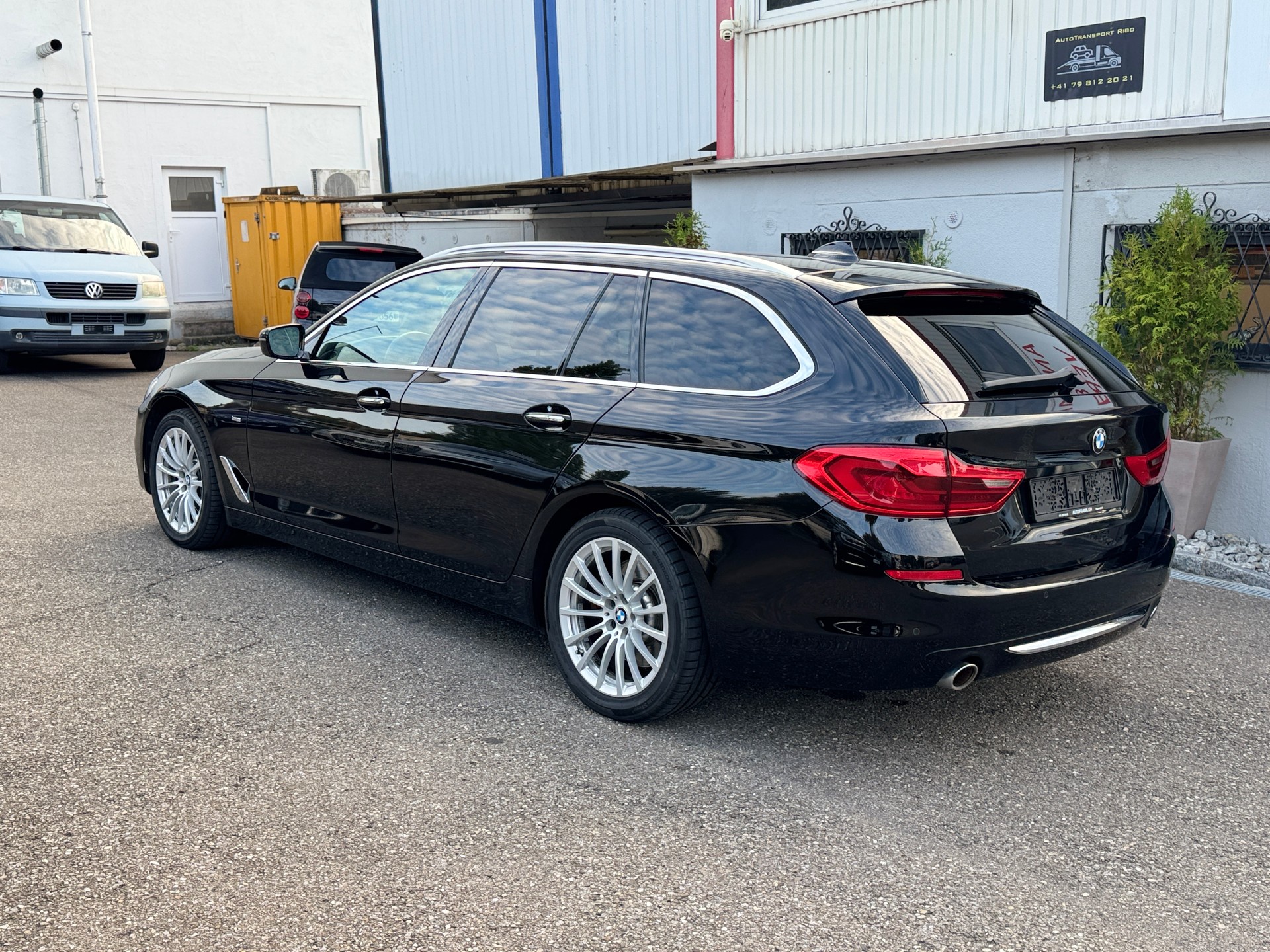 BMW 530d xDrive Touring Luxury Line Steptronic-image-1