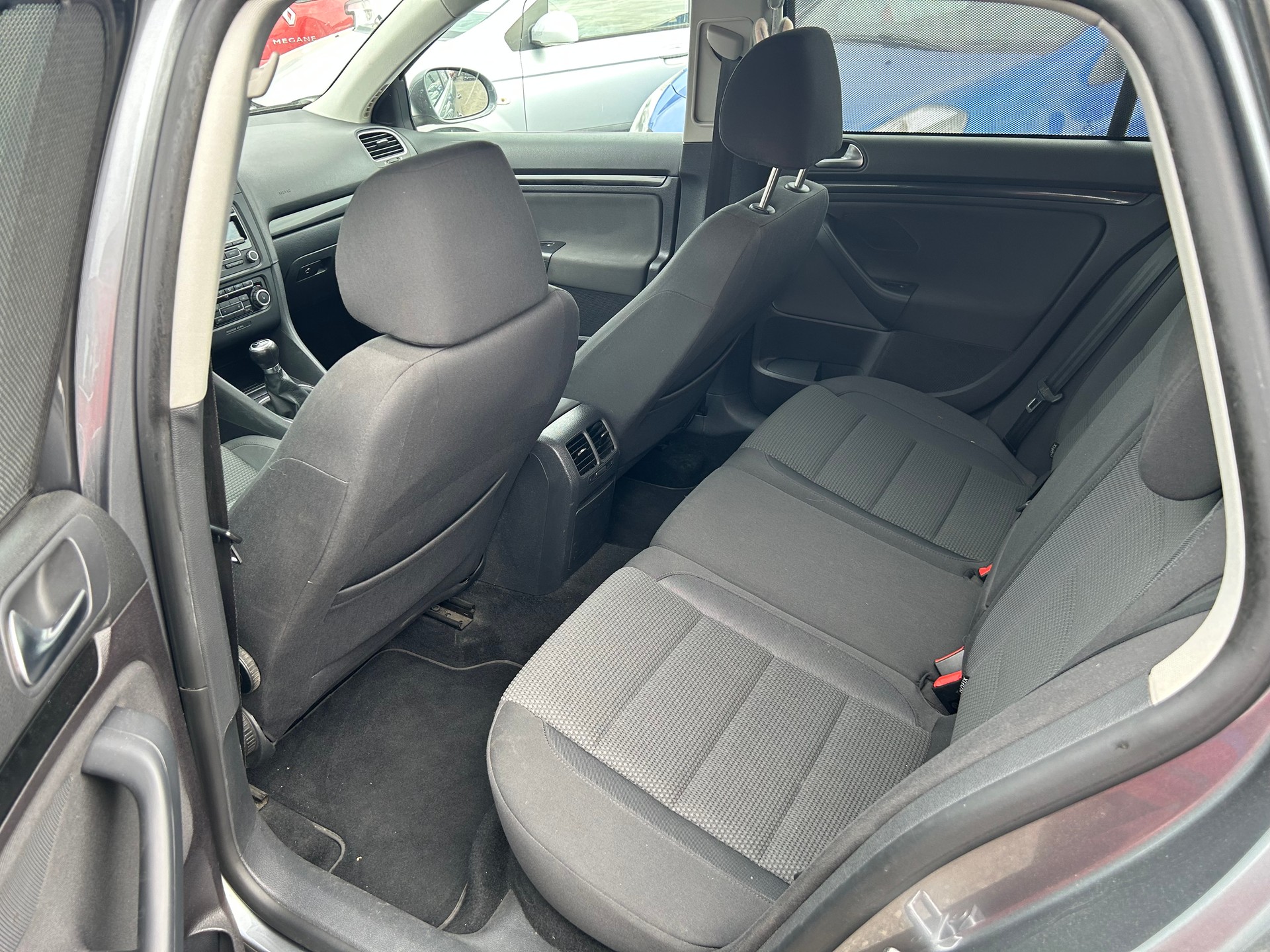 VW Golf Variant 1.6 TDI Team 4Motion-image-12