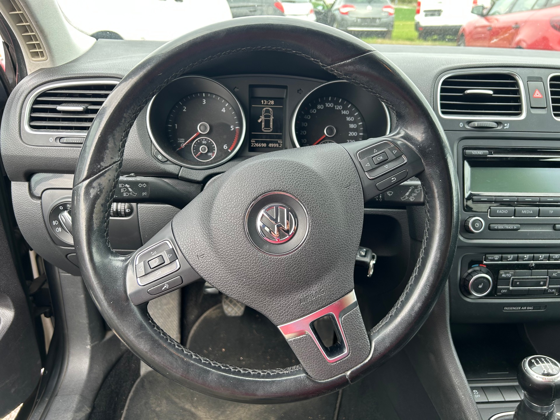 VW Golf Variant 1.6 TDI Team 4Motion-image-8