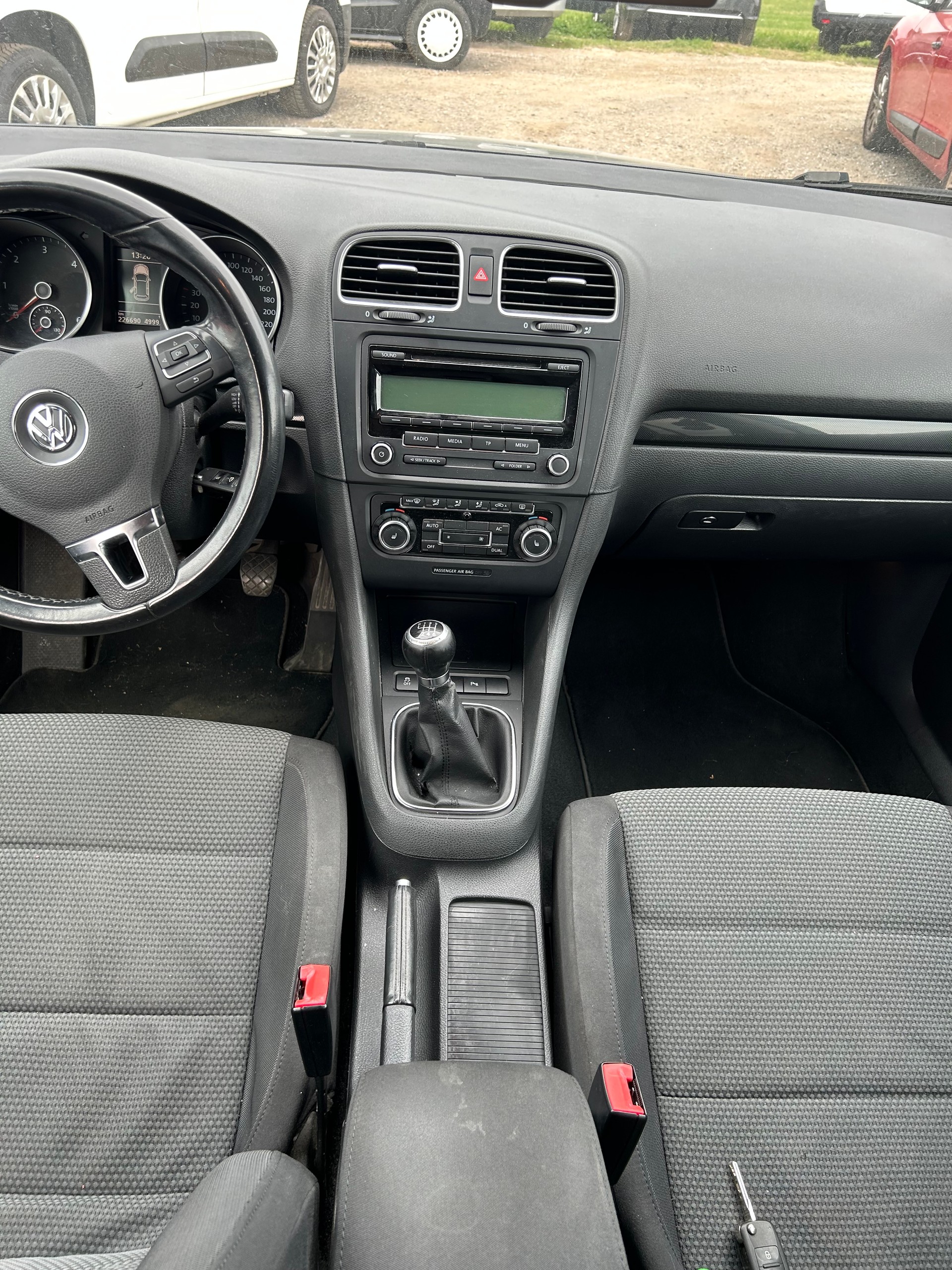 VW Golf Variant 1.6 TDI Team 4Motion-image-10