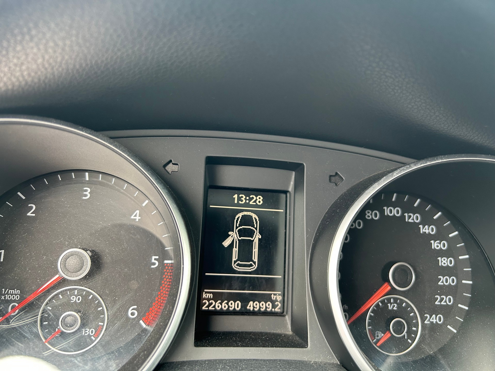 VW Golf Variant 1.6 TDI Team 4Motion-image-7