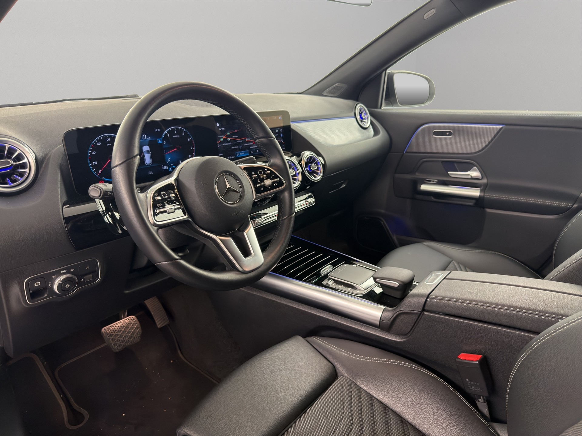MERCEDES-BENZ GLA-Klasse GLA 200 Progressive 4matic-image-7