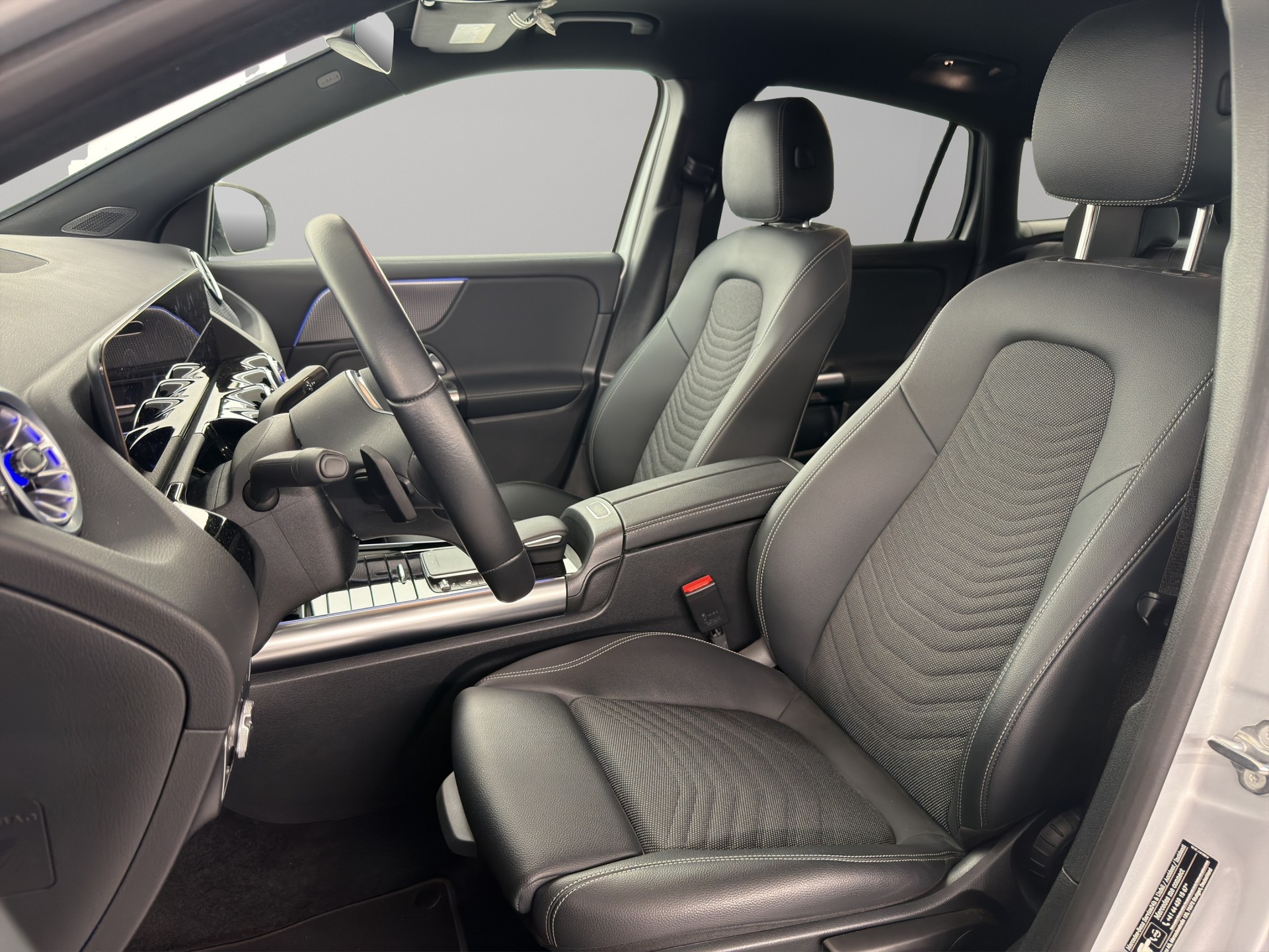 MERCEDES-BENZ GLA-Klasse GLA 200 Progressive 4matic-image-6