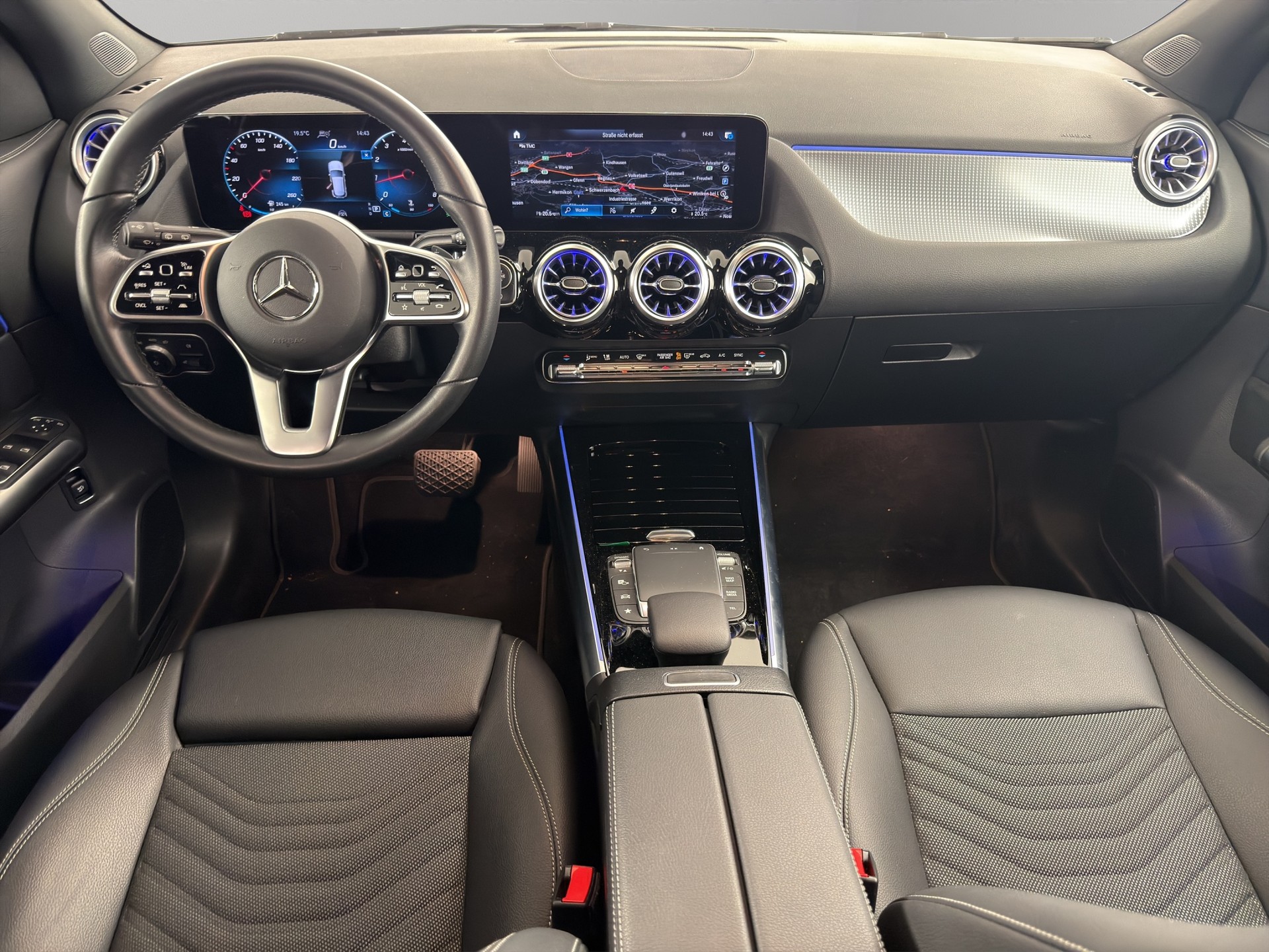 MERCEDES-BENZ GLA-Klasse GLA 200 Progressive 4matic-image-9