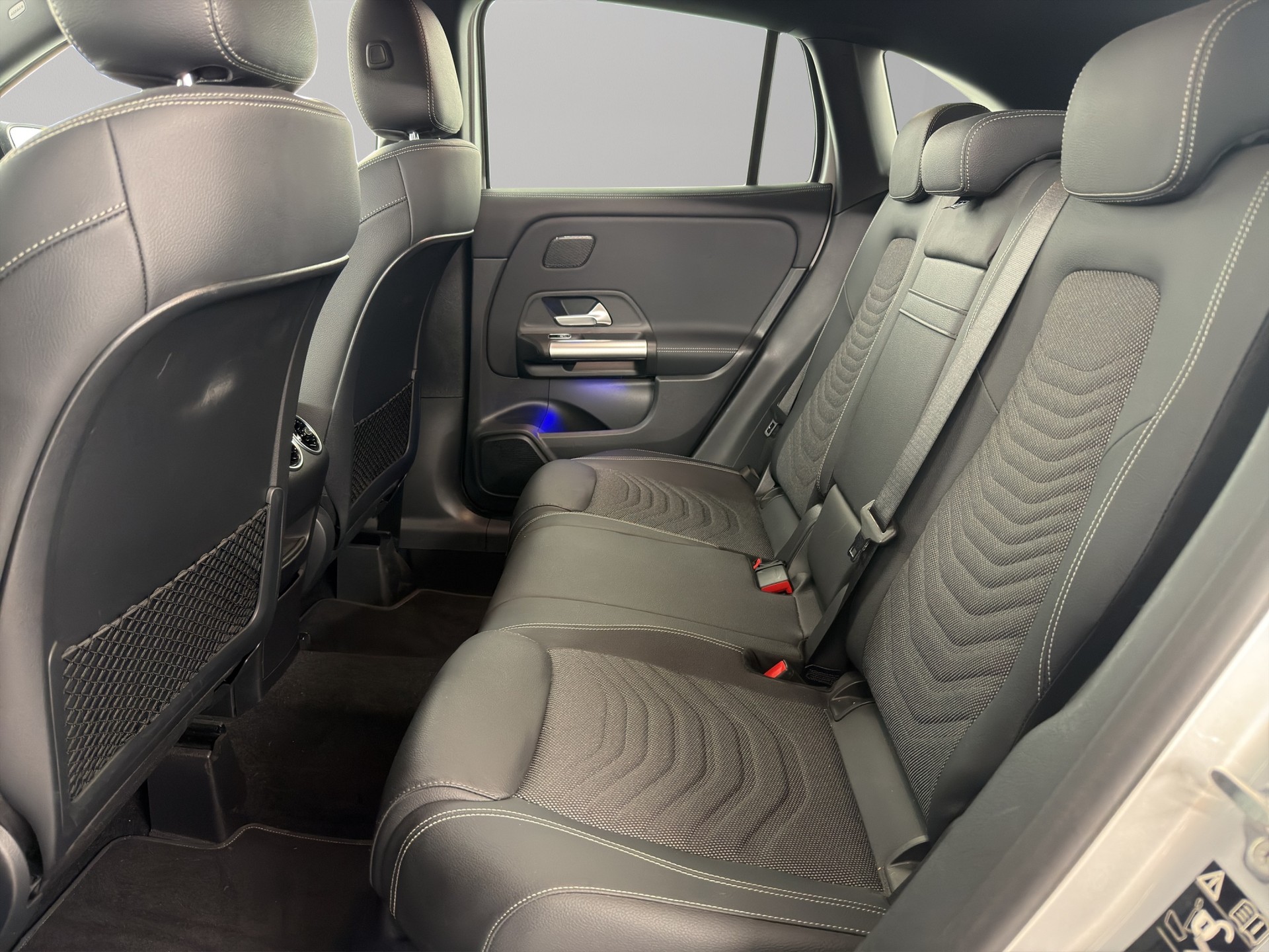 MERCEDES-BENZ GLA-Klasse GLA 200 Progressive 4matic-image-8