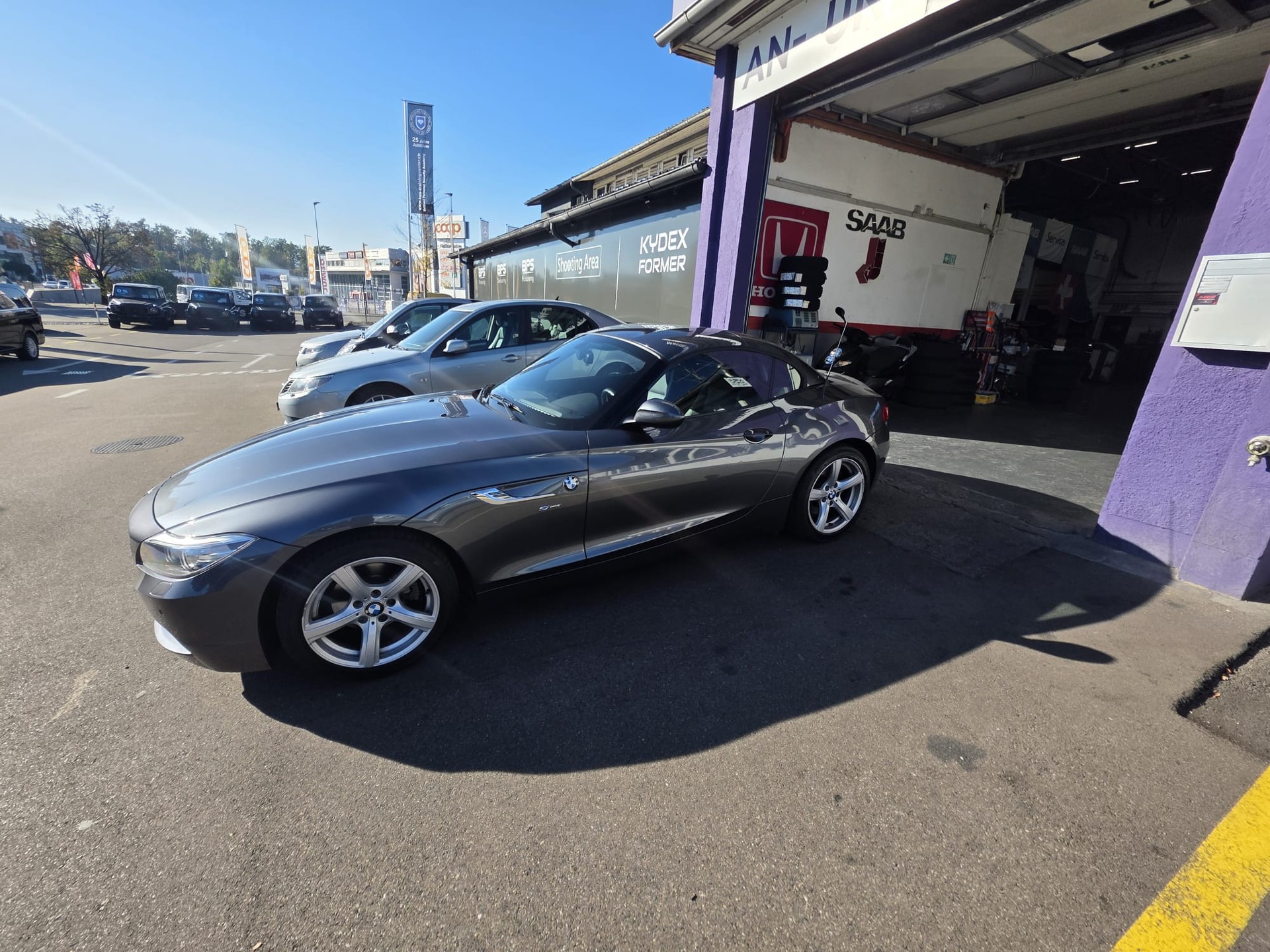 BMW Z4 sDrive20i-image-4